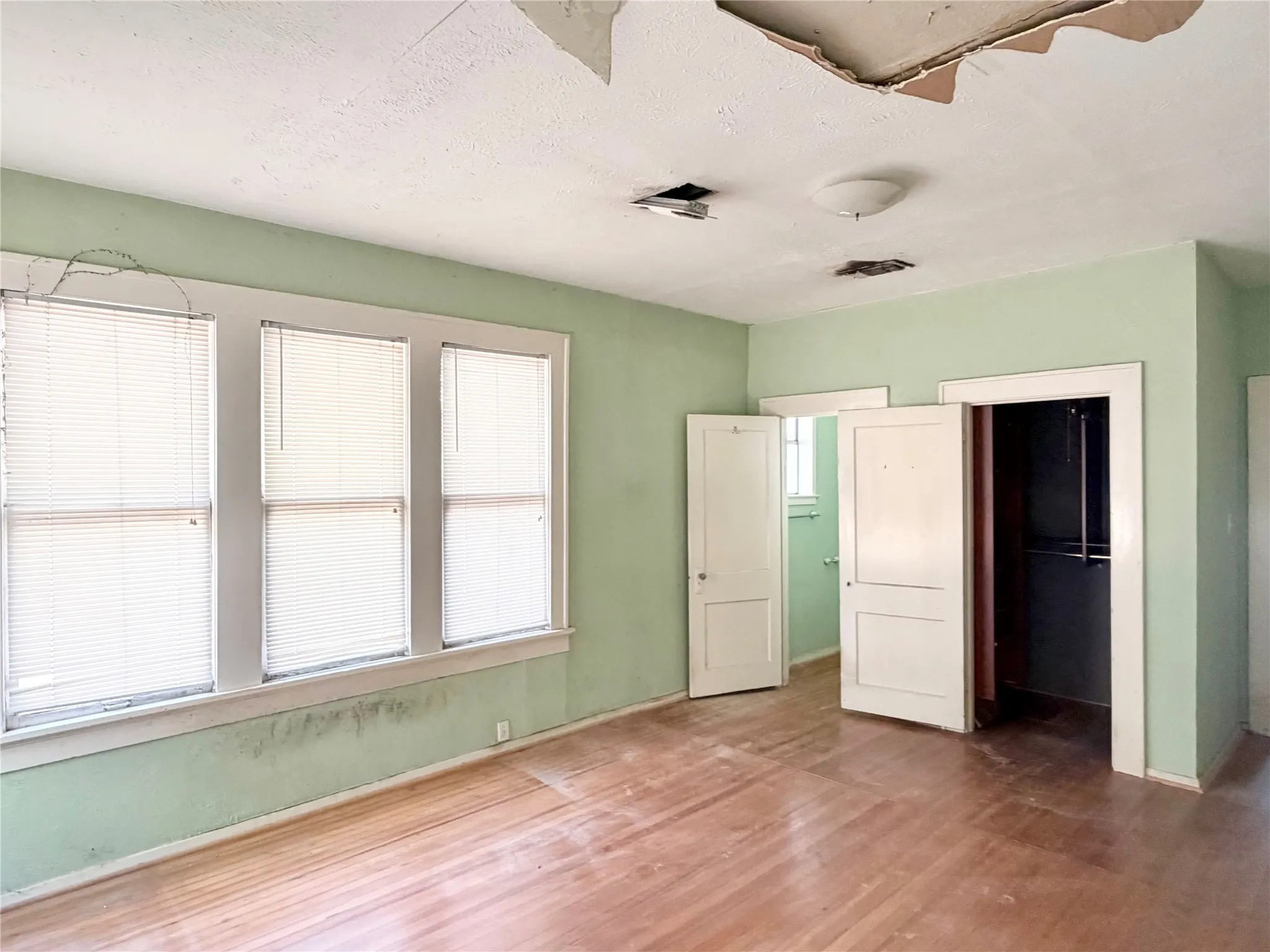 Single Family Residence For Sale in Dallas County , 6147 Richmond Avenue, Dallas, Texas 75214, 2 Bedroom, 2 Bathroom, Garage spaces, 1,248 Sqft, built in 1936, mls#21367826, Real Estate Agent in Dallas, Homes For Sale in Dallas county, Homes For Sale in Dallas, Realtor in Dallas Texas, Real Estate Brokerage Independent Realty Texas, Luminita Cordes Realtor