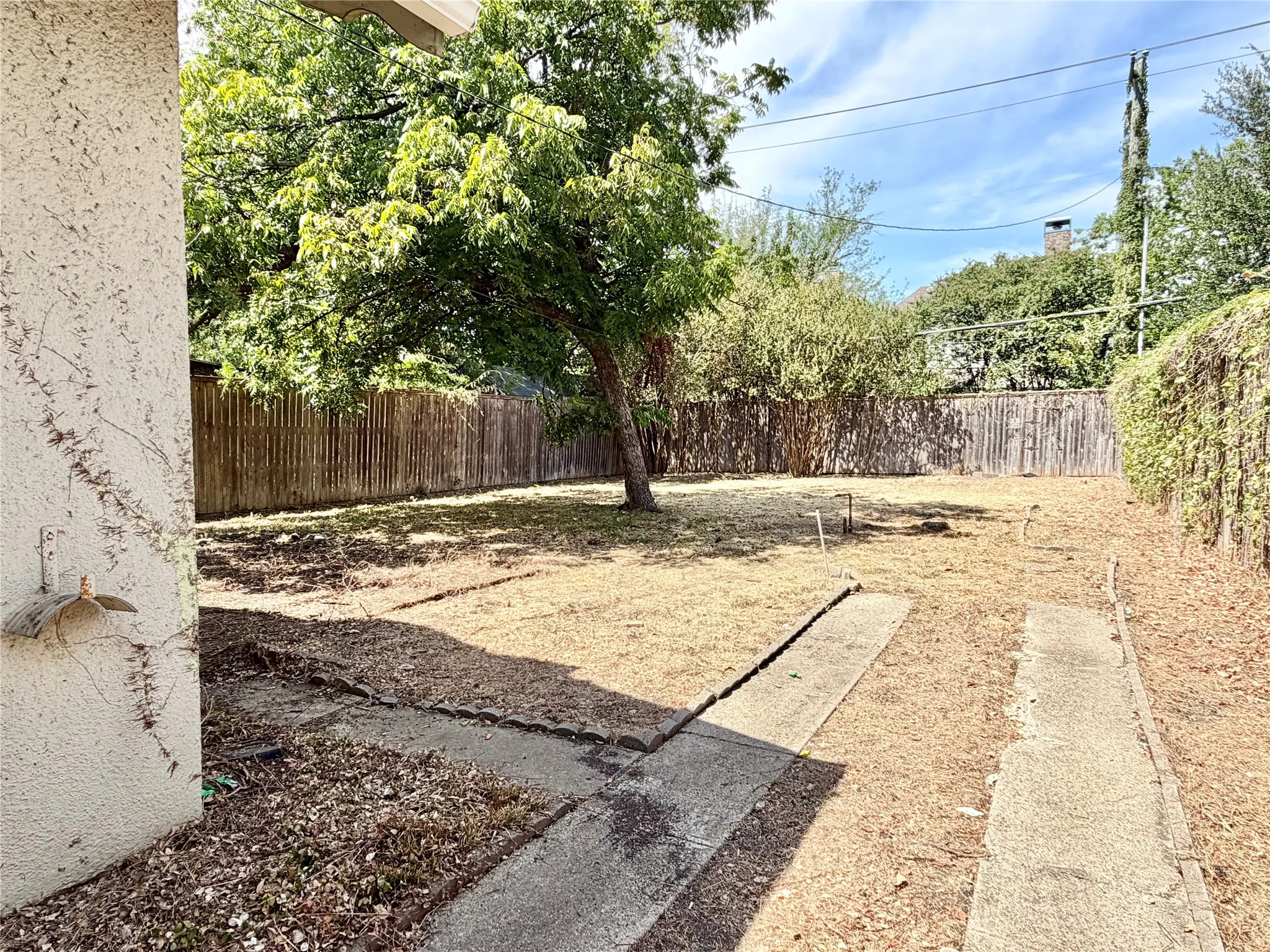 Single Family Residence For Sale in Dallas County , 6147 Richmond Avenue, Dallas, Texas 75214, 2 Bedroom, 2 Bathroom, Garage spaces, 1,248 Sqft, built in 1936, mls#21367826, Real Estate Agent in Dallas, Homes For Sale in Dallas county, Homes For Sale in Dallas, Realtor in Dallas Texas, Real Estate Brokerage Independent Realty Texas, Luminita Cordes Realtor