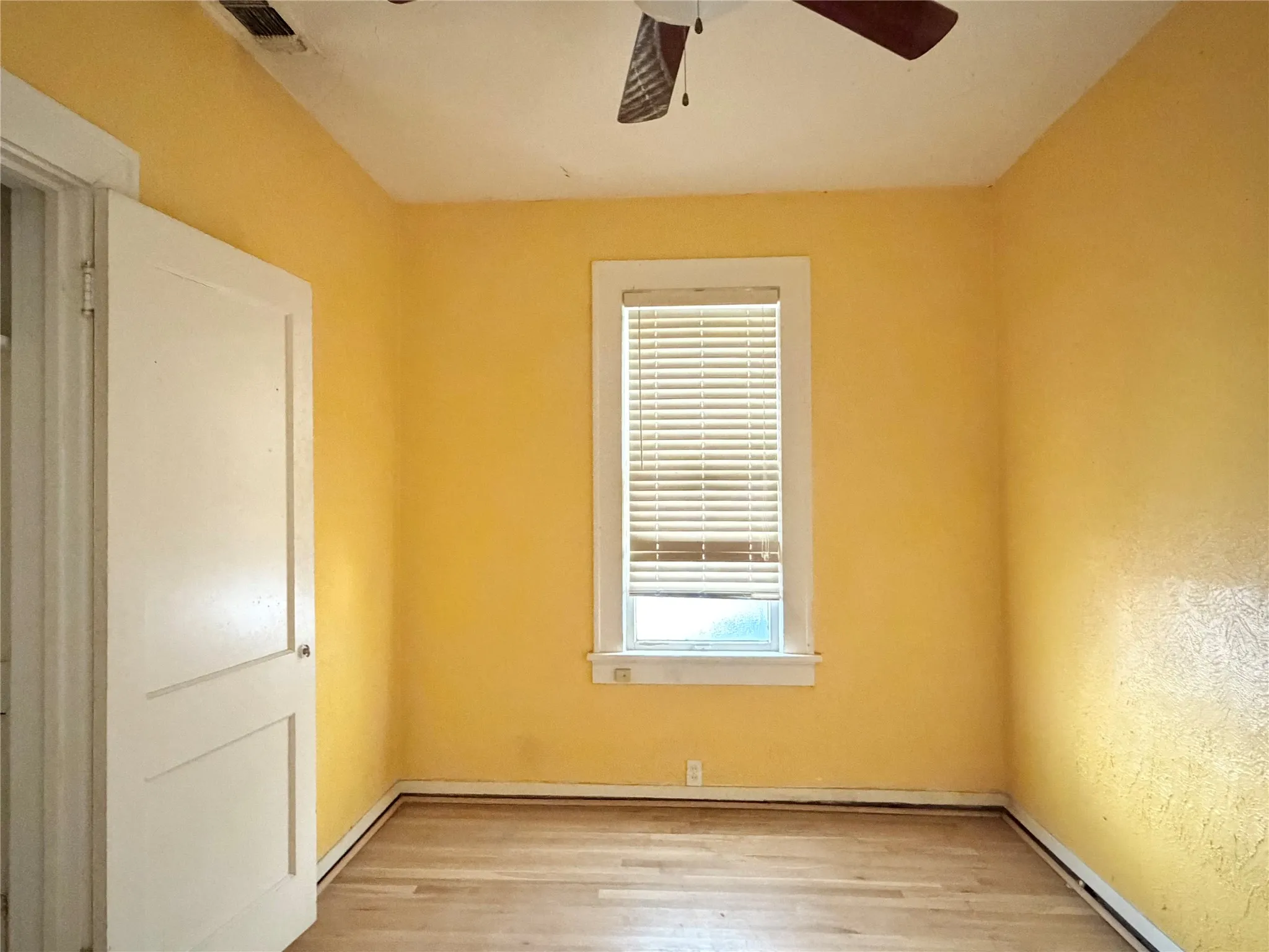 Single Family Residence For Sale in Dallas County , 6147 Richmond Avenue, Dallas, Texas 75214, 2 Bedroom, 2 Bathroom, Garage spaces, 1,248 Sqft, built in 1936, mls#21367826, Real Estate Agent in Dallas, Homes For Sale in Dallas county, Homes For Sale in Dallas, Realtor in Dallas Texas, Real Estate Brokerage Independent Realty Texas, Luminita Cordes Realtor