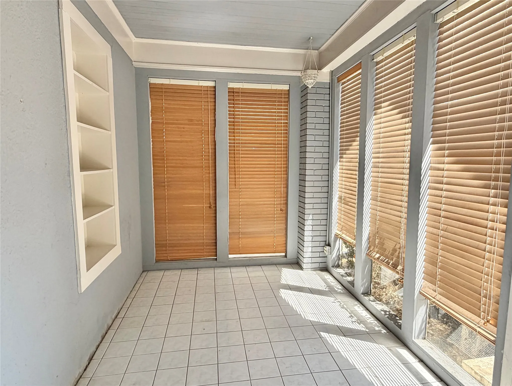 Single Family Residence For Sale in Dallas County , 6147 Richmond Avenue, Dallas, Texas 75214, 2 Bedroom, 2 Bathroom, Garage spaces, 1,248 Sqft, built in 1936, mls#21367826, Real Estate Agent in Dallas, Homes For Sale in Dallas county, Homes For Sale in Dallas, Realtor in Dallas Texas, Real Estate Brokerage Independent Realty Texas, Luminita Cordes Realtor