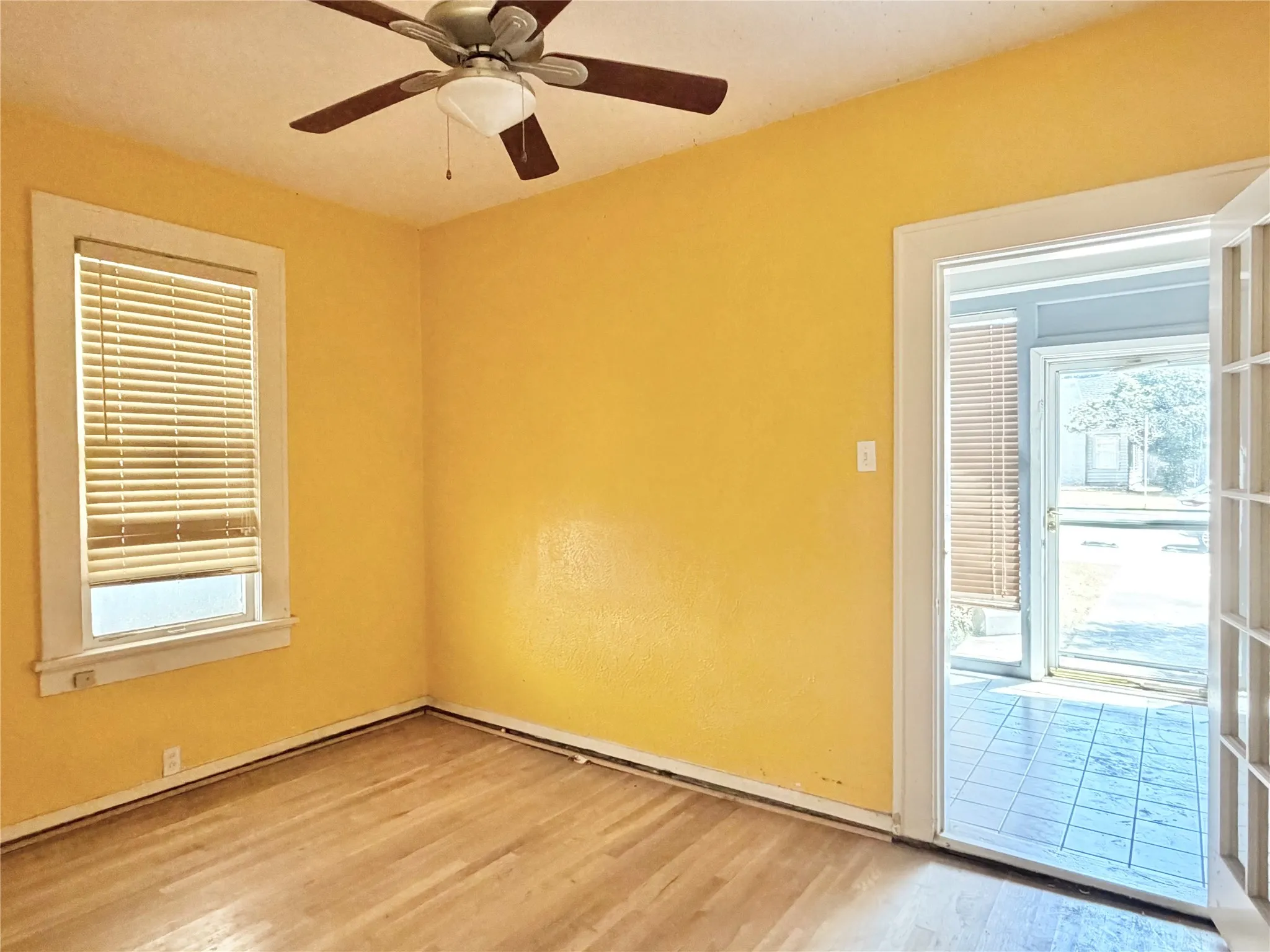 Single Family Residence For Sale in Dallas County , 6147 Richmond Avenue, Dallas, Texas 75214, 2 Bedroom, 2 Bathroom, Garage spaces, 1,248 Sqft, built in 1936, mls#21367826, Real Estate Agent in Dallas, Homes For Sale in Dallas county, Homes For Sale in Dallas, Realtor in Dallas Texas, Real Estate Brokerage Independent Realty Texas, Luminita Cordes Realtor