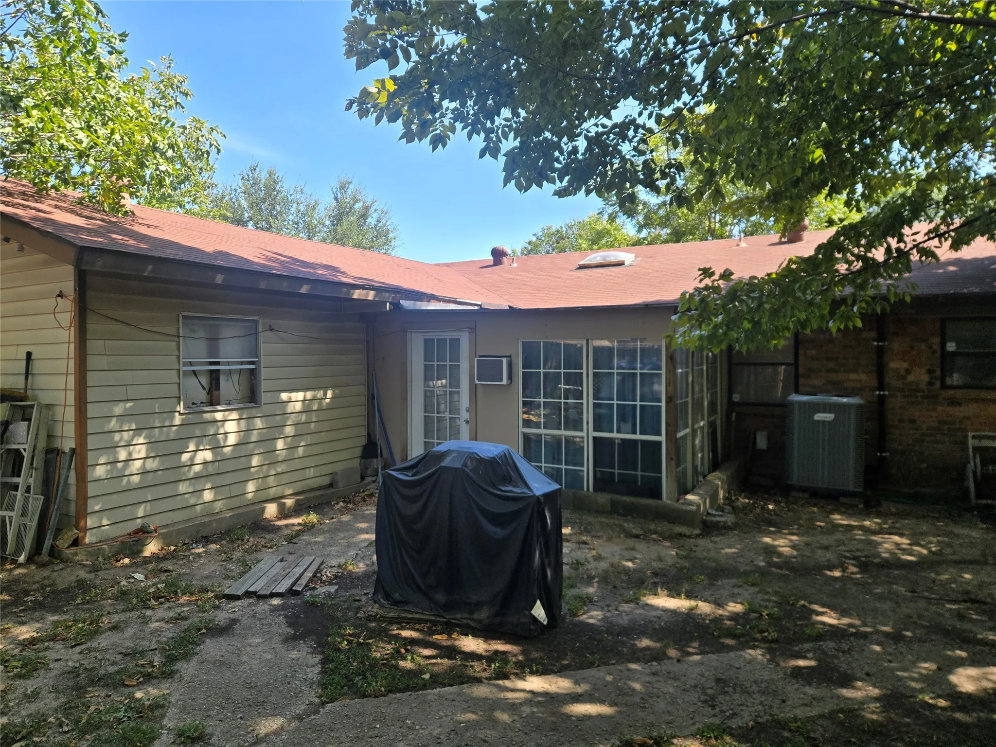 Single Family Residence For Sale in Dallas County , 12207 Baron Drive, Balch Springs, Texas 75180, 3 Bedroom, 2 Bathroom, Garage spaces, 1,930 Sqft, built in 1972, mls#21370514, Real Estate Agent in Balch Springs, Homes For Sale in Dallas county, Homes For Sale in Balch Springs, Realtor in Balch Springs Texas, Real Estate Brokerage Independent Realty Texas, Luminita Cordes Realtor