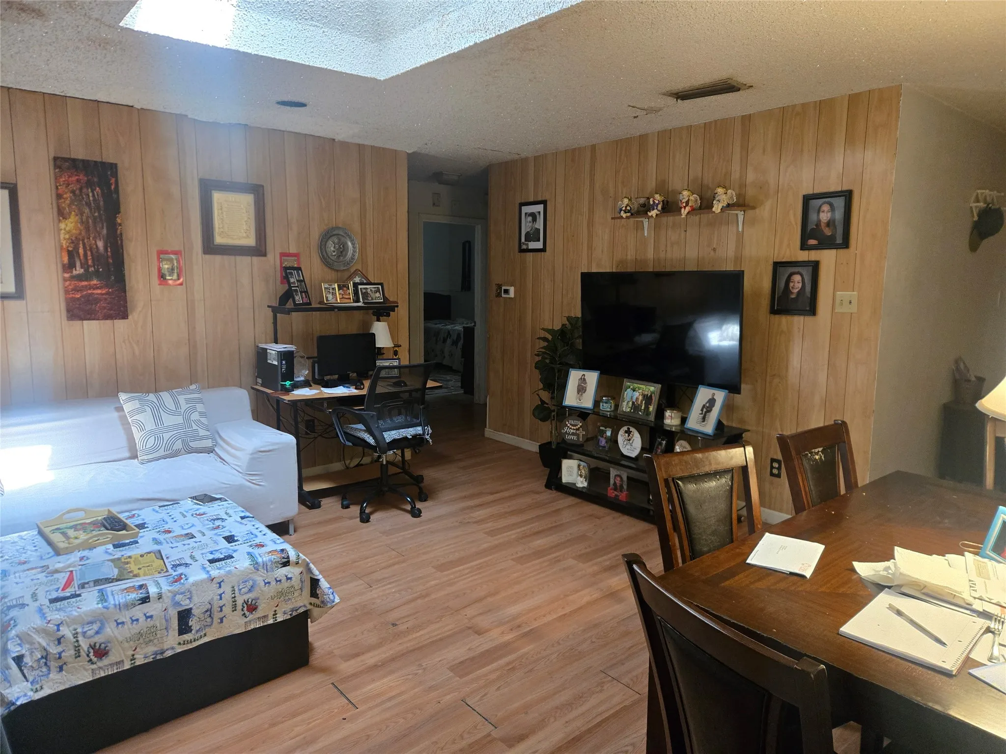 Single Family Residence For Sale in Dallas County , 12207 Baron Drive, Balch Springs, Texas 75180, 3 Bedroom, 2 Bathroom, Garage spaces, 1,930 Sqft, built in 1972, mls#21370514, Real Estate Agent in Balch Springs, Homes For Sale in Dallas county, Homes For Sale in Balch Springs, Realtor in Balch Springs Texas, Real Estate Brokerage Independent Realty Texas, Luminita Cordes Realtor