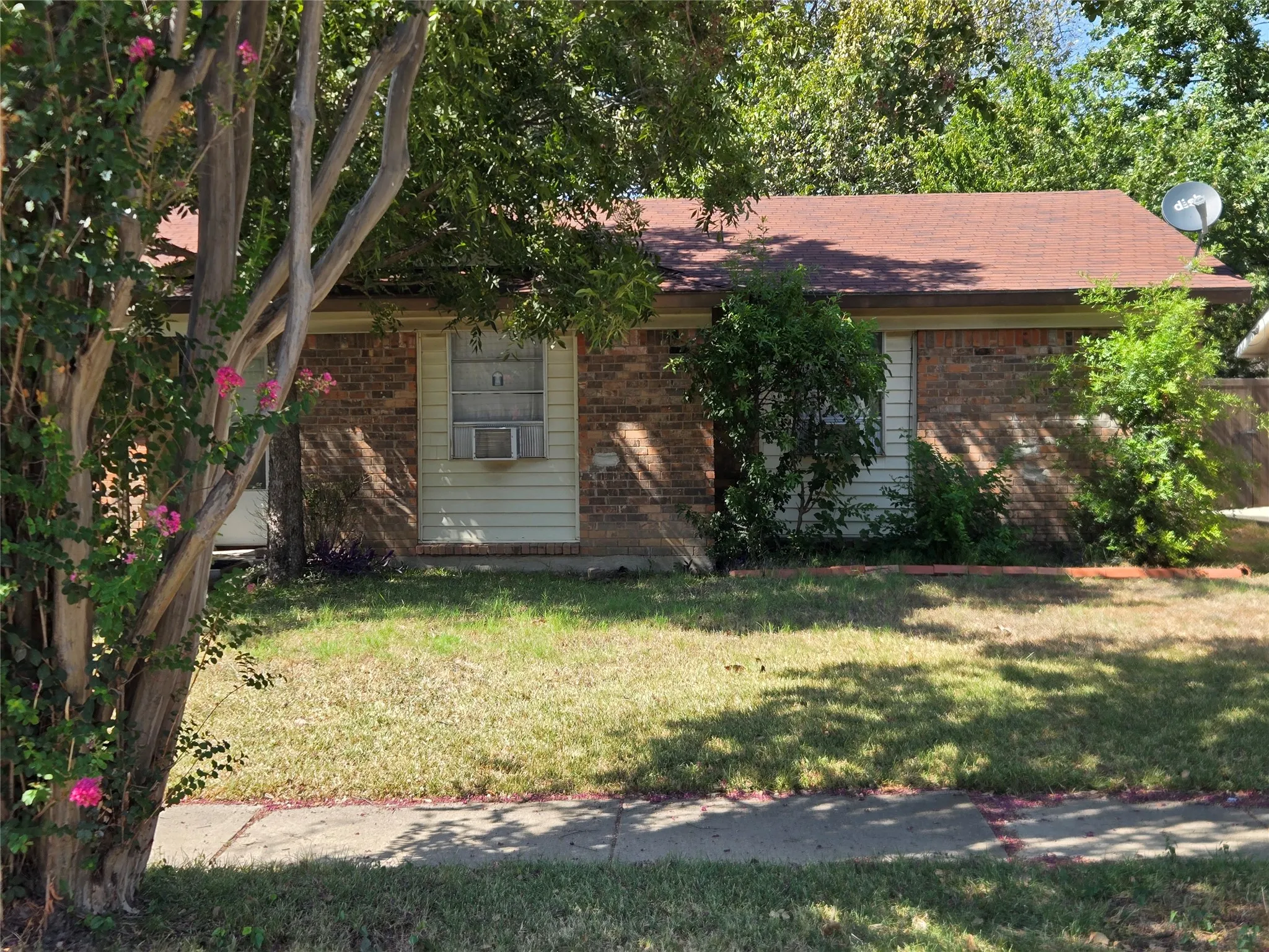 Single Family Residence For Sale in Dallas County , 12207 Baron Drive, Balch Springs, Texas 75180, 3 Bedroom, 2 Bathroom, Garage spaces, 1,930 Sqft, built in 1972, mls#21370514, Real Estate Agent in Balch Springs, Homes For Sale in Dallas county, Homes For Sale in Balch Springs, Realtor in Balch Springs Texas, Real Estate Brokerage Independent Realty Texas, Luminita Cordes Realtor