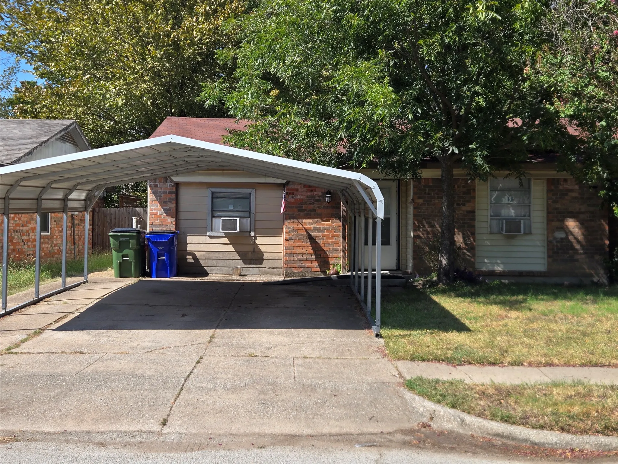 Single Family Residence For Sale in Dallas County , 12207 Baron Drive, Balch Springs, Texas 75180, 3 Bedroom, 2 Bathroom, Garage spaces, 1,930 Sqft, built in 1972, mls#21370514, Real Estate Agent in Balch Springs, Homes For Sale in Dallas county, Homes For Sale in Balch Springs, Realtor in Balch Springs Texas, Real Estate Brokerage Independent Realty Texas, Luminita Cordes Realtor
