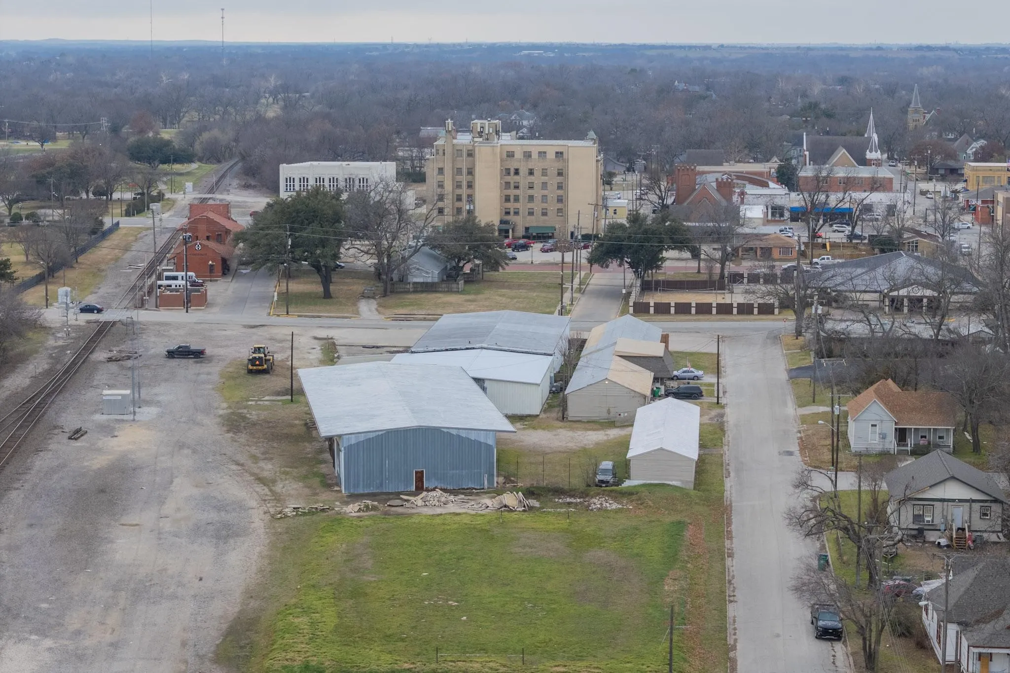 Warehouse For Rent in Cooke County , 517 E Broadway Street, Gainesville, Texas 76240, 0, 0, Garage spaces, 0 Sqft, built in 1970, mls#21371584, Real Estate Agent in Gainesville, Homes For Rent in Cooke county, Homes For Rent in Gainesville, Realtor in Gainesville Texas, Real Estate Brokerage Independent Realty Texas, Luminita Cordes Realtor