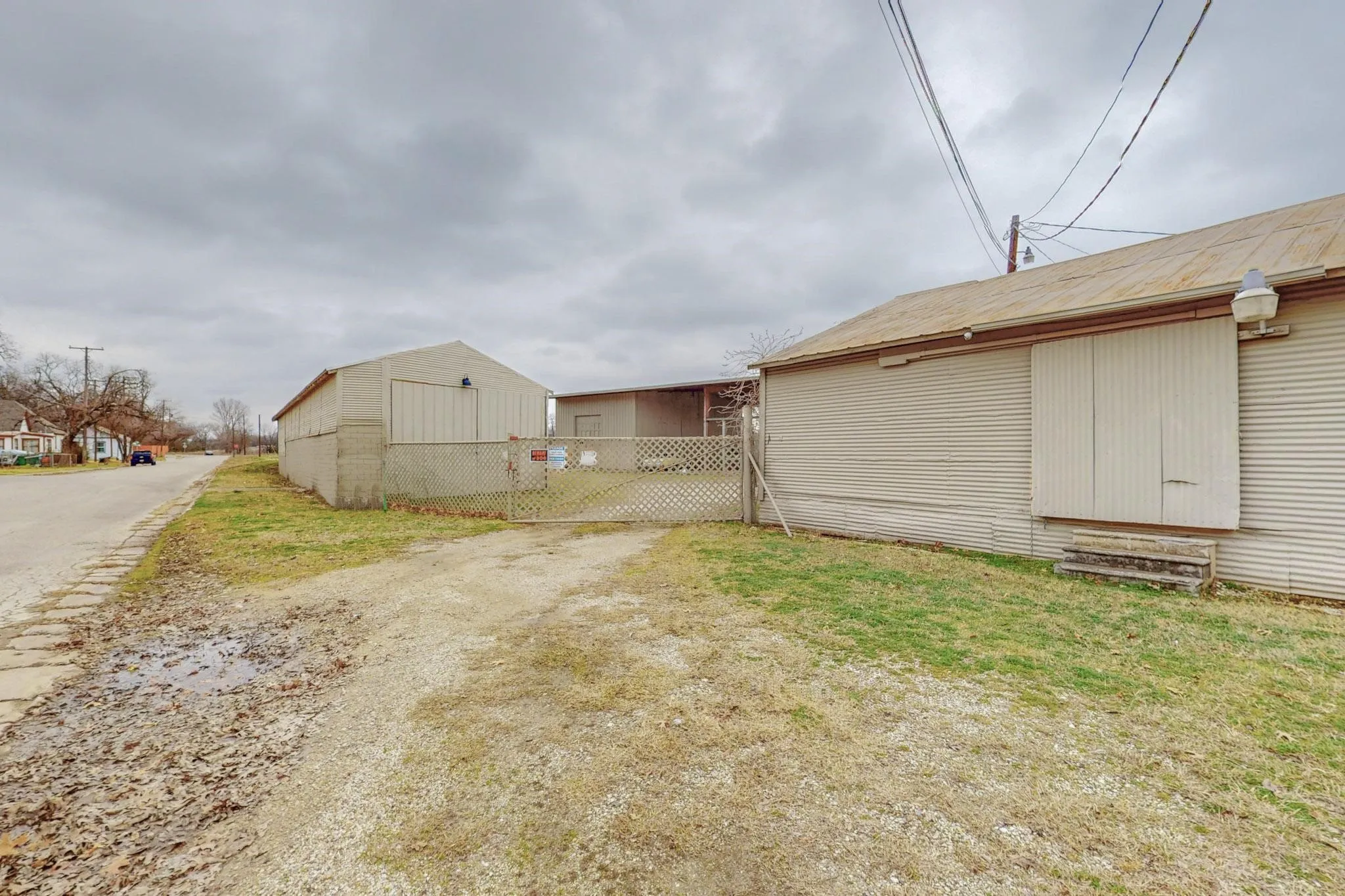 Warehouse For Rent in Cooke County , 517 E Broadway Street, Gainesville, Texas 76240, 0, 0, Garage spaces, 0 Sqft, built in 1970, mls#21371584, Real Estate Agent in Gainesville, Homes For Rent in Cooke county, Homes For Rent in Gainesville, Realtor in Gainesville Texas, Real Estate Brokerage Independent Realty Texas, Luminita Cordes Realtor