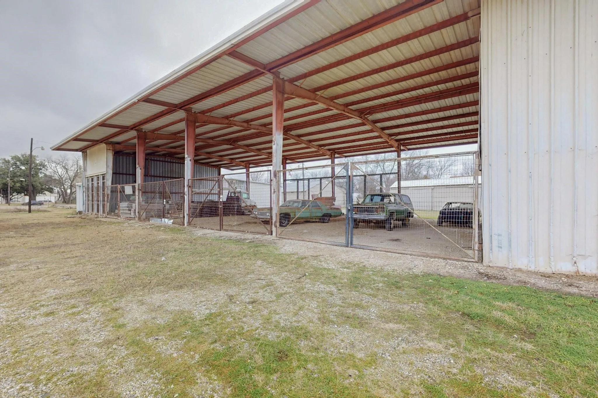 Warehouse For Rent in Cooke County , 517 E Broadway Street, Gainesville, Texas 76240, 0, 0, Garage spaces, 0 Sqft, built in 1970, mls#21371584, Real Estate Agent in Gainesville, Homes For Rent in Cooke county, Homes For Rent in Gainesville, Realtor in Gainesville Texas, Real Estate Brokerage Independent Realty Texas, Luminita Cordes Realtor