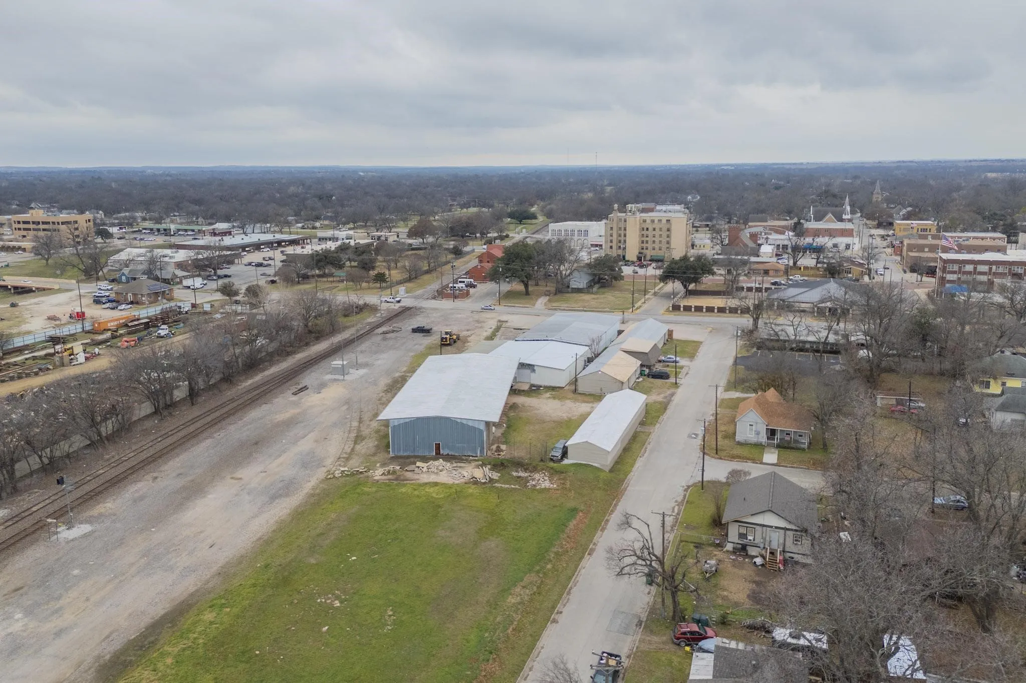 Warehouse For Rent in Cooke County , 517 E Broadway Street, Gainesville, Texas 76240, 0, 0, Garage spaces, 0 Sqft, built in 1970, mls#21371584, Real Estate Agent in Gainesville, Homes For Rent in Cooke county, Homes For Rent in Gainesville, Realtor in Gainesville Texas, Real Estate Brokerage Independent Realty Texas, Luminita Cordes Realtor