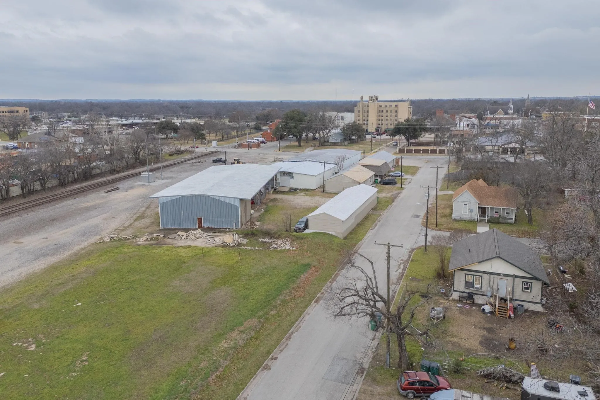 Warehouse For Rent in Cooke County , 517 E Broadway Street, Gainesville, Texas 76240, 0, 0, Garage spaces, 0 Sqft, built in 1970, mls#21371584, Real Estate Agent in Gainesville, Homes For Rent in Cooke county, Homes For Rent in Gainesville, Realtor in Gainesville Texas, Real Estate Brokerage Independent Realty Texas, Luminita Cordes Realtor