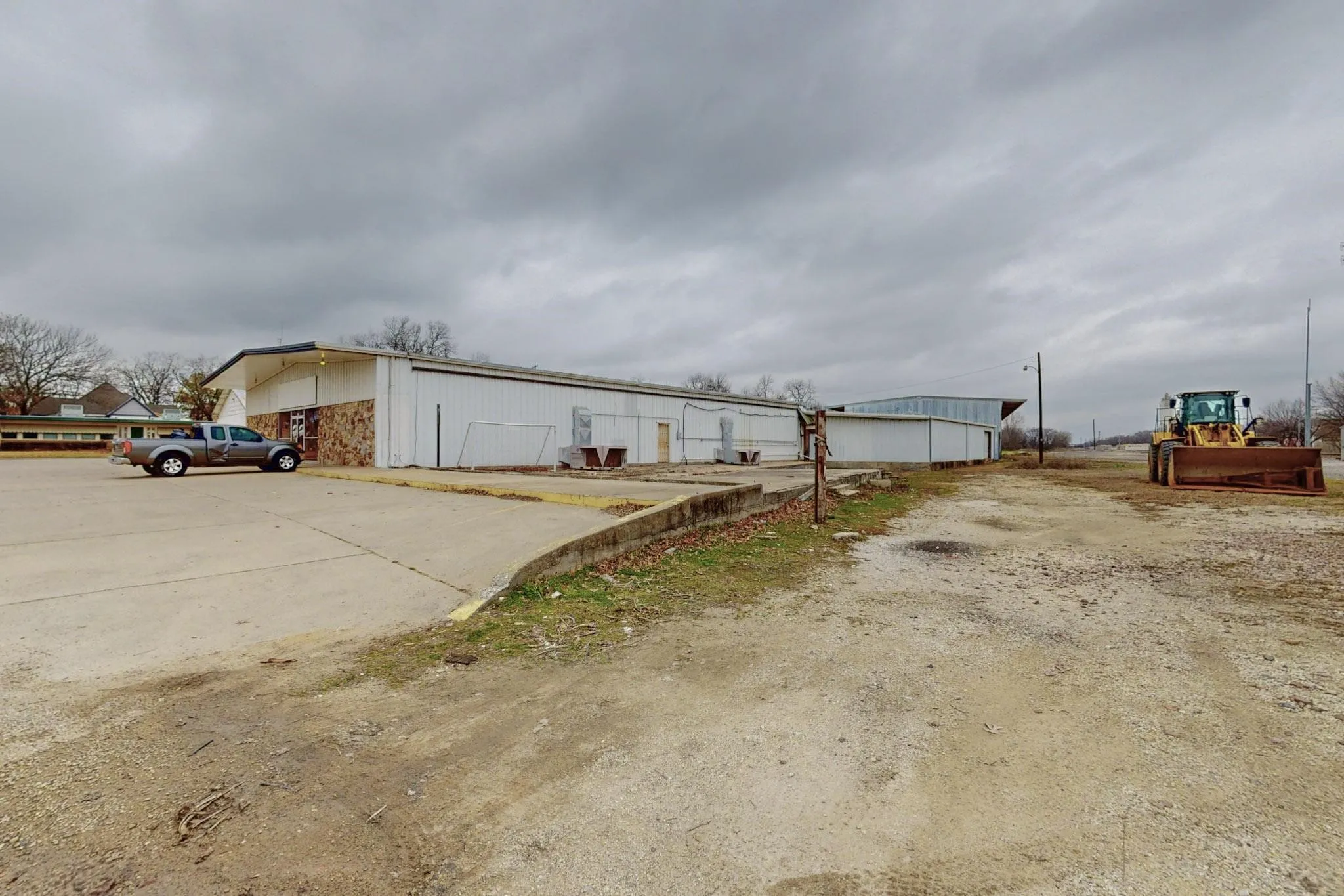 Warehouse For Rent in Cooke County , 517 E Broadway Street, Gainesville, Texas 76240, 0, 0, Garage spaces, 0 Sqft, built in 1970, mls#21371584, Real Estate Agent in Gainesville, Homes For Rent in Cooke county, Homes For Rent in Gainesville, Realtor in Gainesville Texas, Real Estate Brokerage Independent Realty Texas, Luminita Cordes Realtor