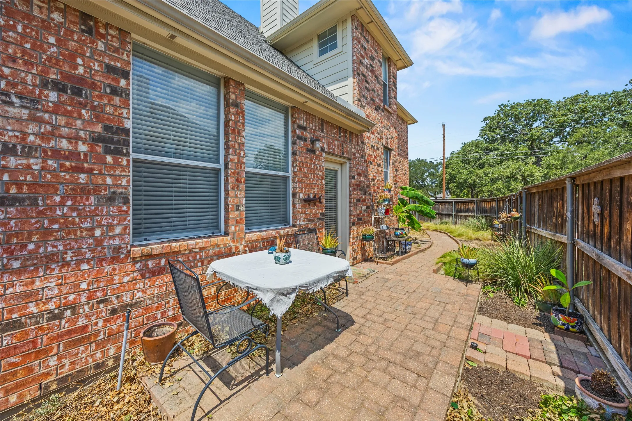 Single Family Residence For Sale in Dallas County , 510 Archer Drive, Coppell, Texas 75019, 2 Bedroom, 3 Bathroom, 2 Garage spaces, 1,560 Sqft, built in 2000, mls#21371587, Real Estate Agent in Coppell, Homes For Sale in Dallas county, Homes For Sale in Coppell, Realtor in Coppell Texas, Real Estate Brokerage Independent Realty Texas, Luminita Cordes Realtor