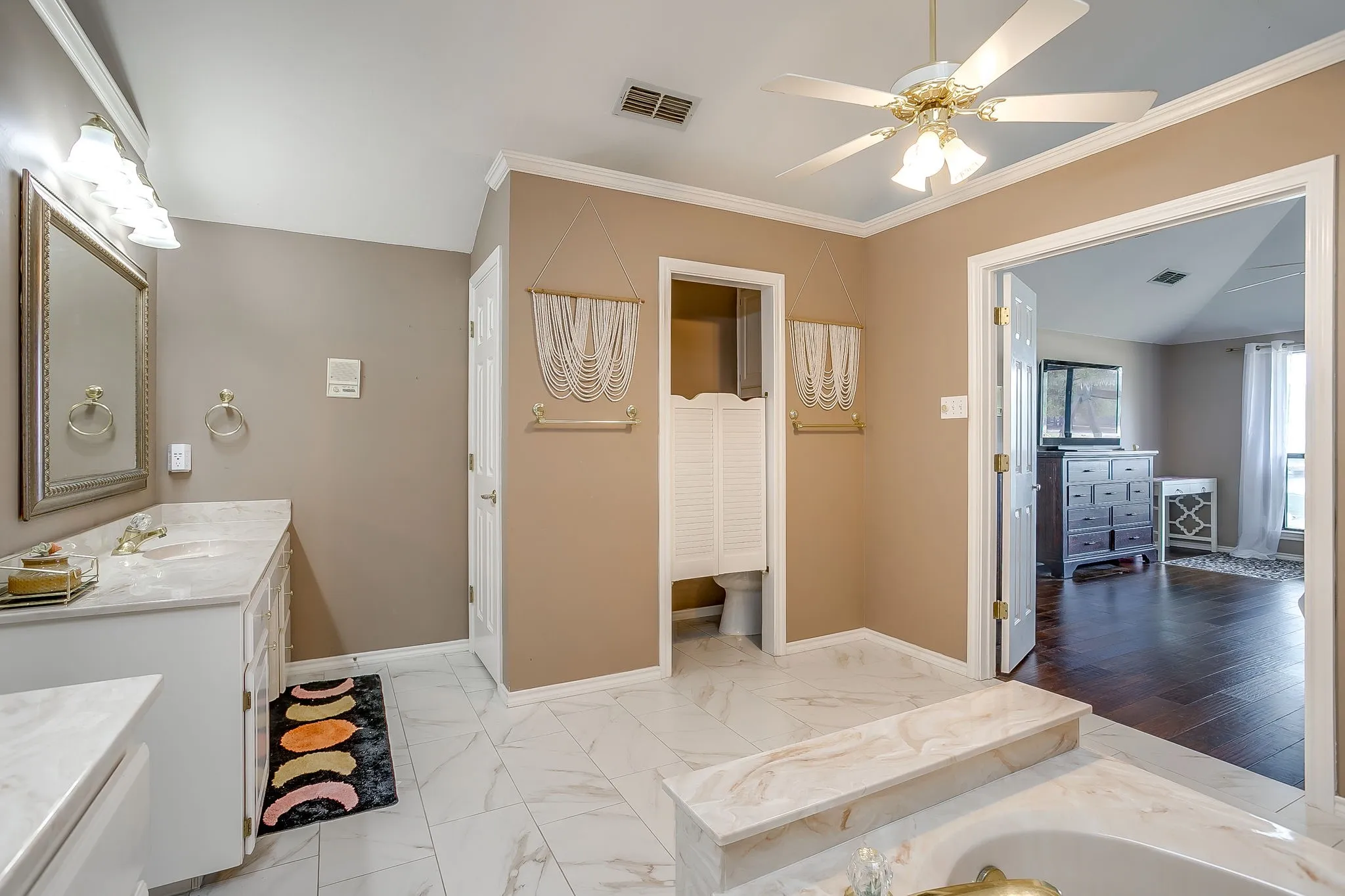 Single Family Residence For Sale in Hood County , 8810 Bellechase Road, Granbury, Texas 76049, 3 Bedroom, 2 Bathroom, 2 Garage spaces, 2,248 Sqft, built in 1993, mls#21371562, Real Estate Agent in Granbury, Homes For Sale in Hood county, Homes For Sale in Granbury, Realtor in Granbury Texas, Real Estate Brokerage Independent Realty Texas, Luminita Cordes Realtor