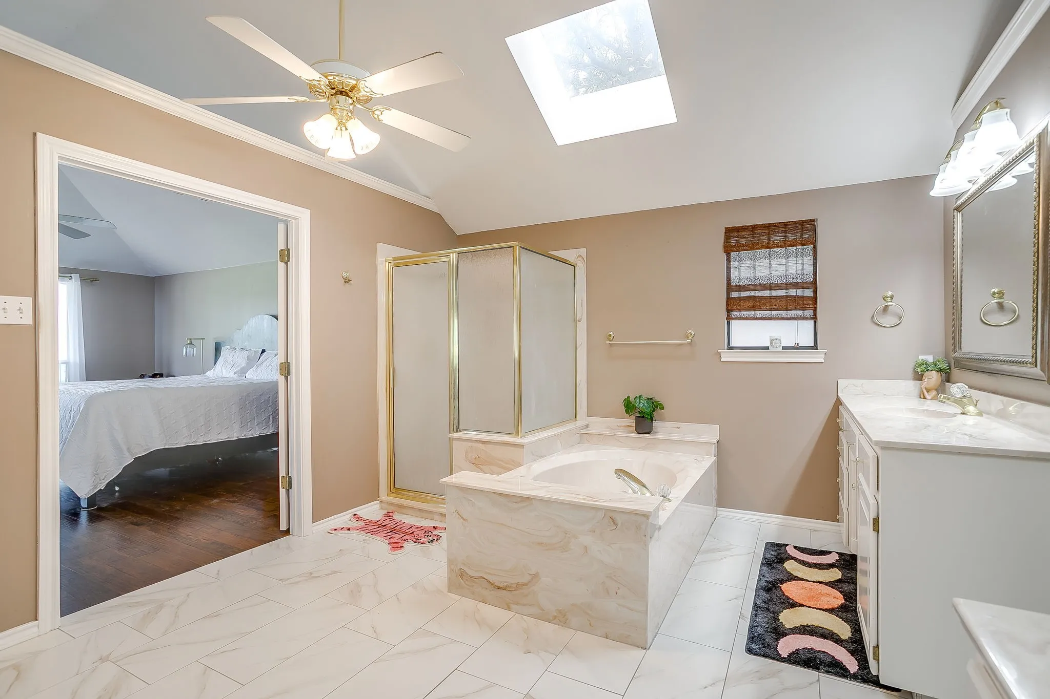 Single Family Residence For Sale in Hood County , 8810 Bellechase Road, Granbury, Texas 76049, 3 Bedroom, 2 Bathroom, 2 Garage spaces, 2,248 Sqft, built in 1993, mls#21371562, Real Estate Agent in Granbury, Homes For Sale in Hood county, Homes For Sale in Granbury, Realtor in Granbury Texas, Real Estate Brokerage Independent Realty Texas, Luminita Cordes Realtor