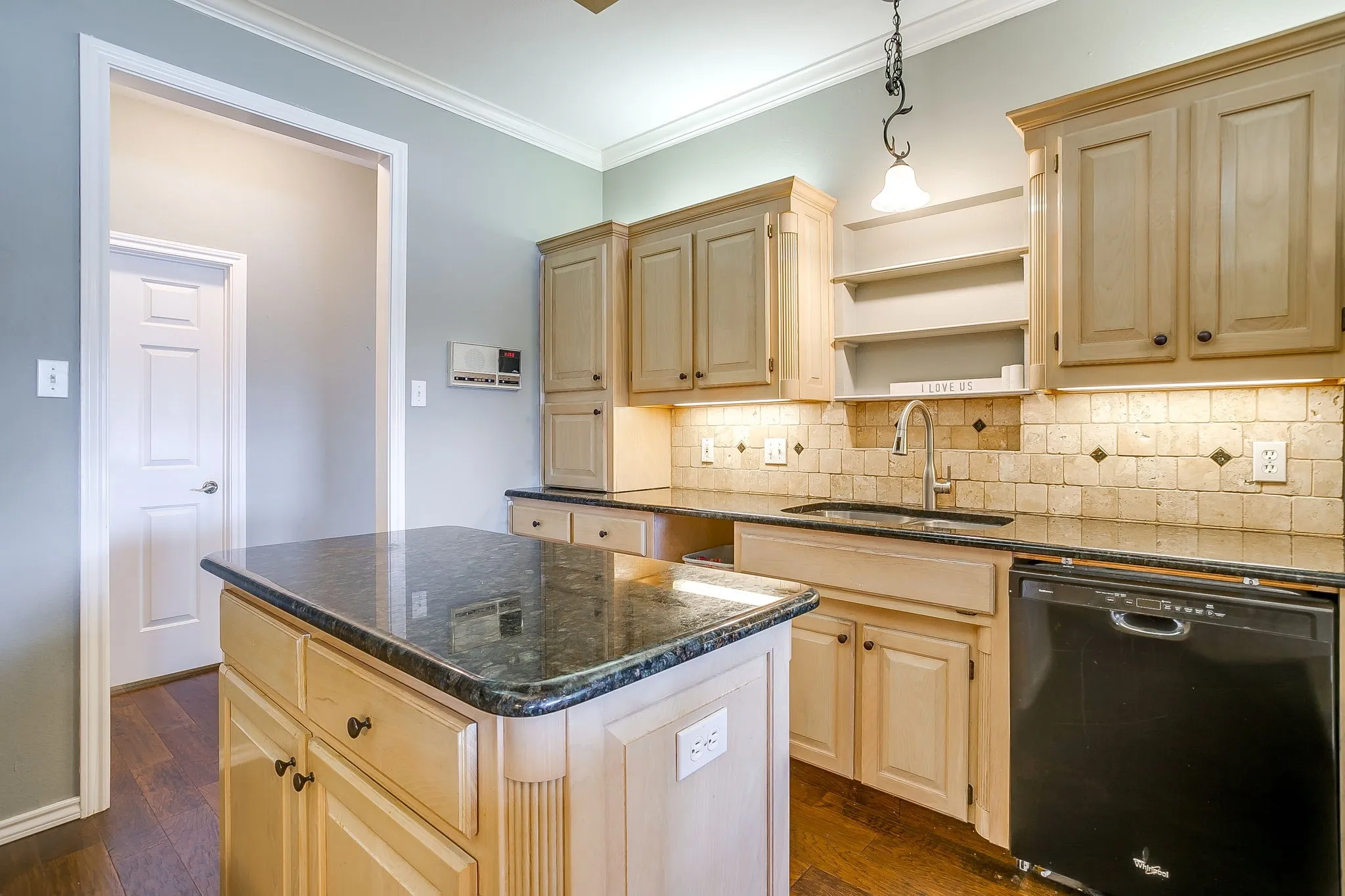 Single Family Residence For Sale in Hood County , 8810 Bellechase Road, Granbury, Texas 76049, 3 Bedroom, 2 Bathroom, 2 Garage spaces, 2,248 Sqft, built in 1993, mls#21371562, Real Estate Agent in Granbury, Homes For Sale in Hood county, Homes For Sale in Granbury, Realtor in Granbury Texas, Real Estate Brokerage Independent Realty Texas, Luminita Cordes Realtor