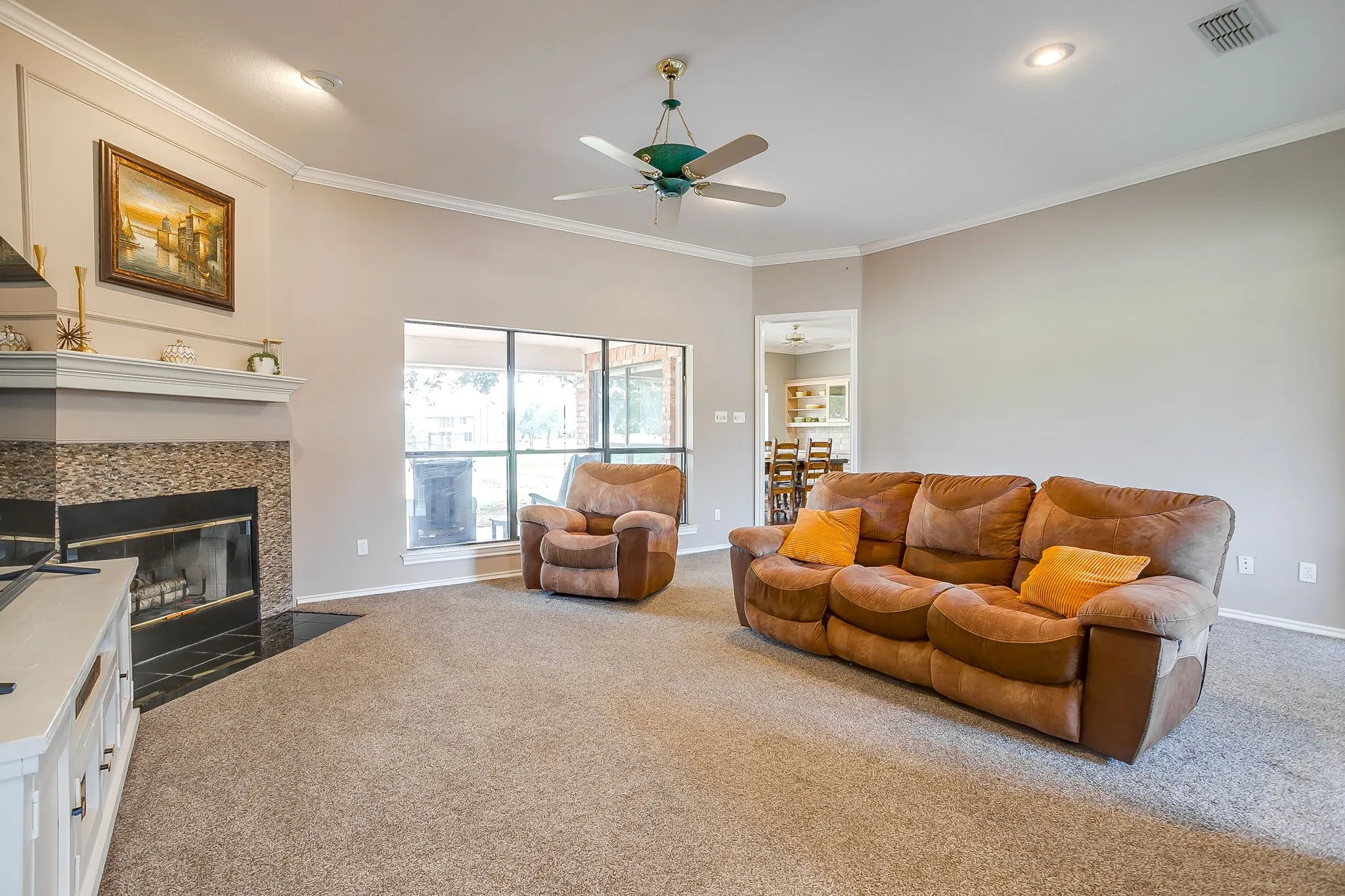 Single Family Residence For Sale in Hood County , 8810 Bellechase Road, Granbury, Texas 76049, 3 Bedroom, 2 Bathroom, 2 Garage spaces, 2,248 Sqft, built in 1993, mls#21371562, Real Estate Agent in Granbury, Homes For Sale in Hood county, Homes For Sale in Granbury, Realtor in Granbury Texas, Real Estate Brokerage Independent Realty Texas, Luminita Cordes Realtor