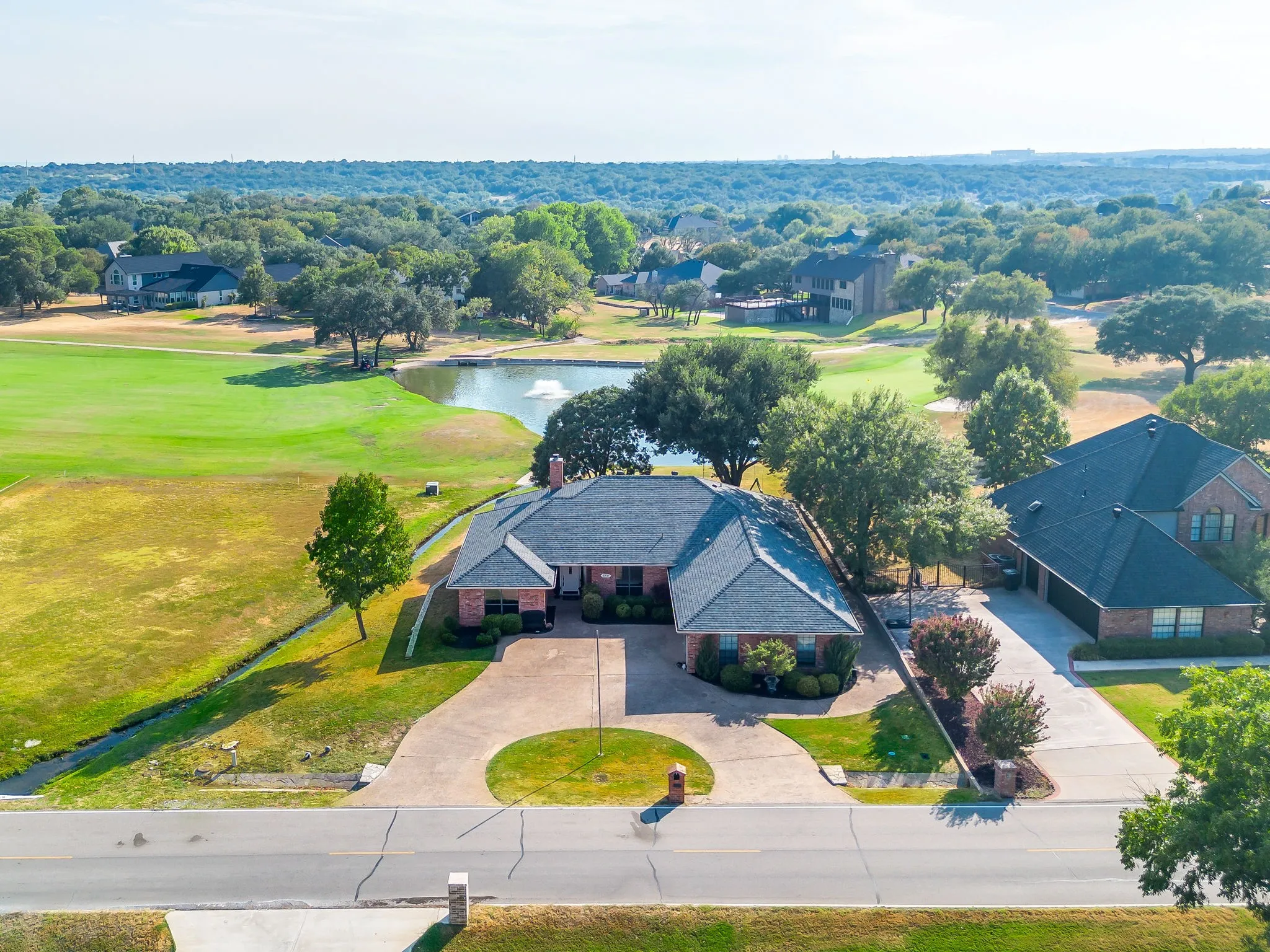 Single Family Residence For Sale in Hood County , 8810 Bellechase Road, Granbury, Texas 76049, 3 Bedroom, 2 Bathroom, 2 Garage spaces, 2,248 Sqft, built in 1993, mls#21371562, Real Estate Agent in Granbury, Homes For Sale in Hood county, Homes For Sale in Granbury, Realtor in Granbury Texas, Real Estate Brokerage Independent Realty Texas, Luminita Cordes Realtor