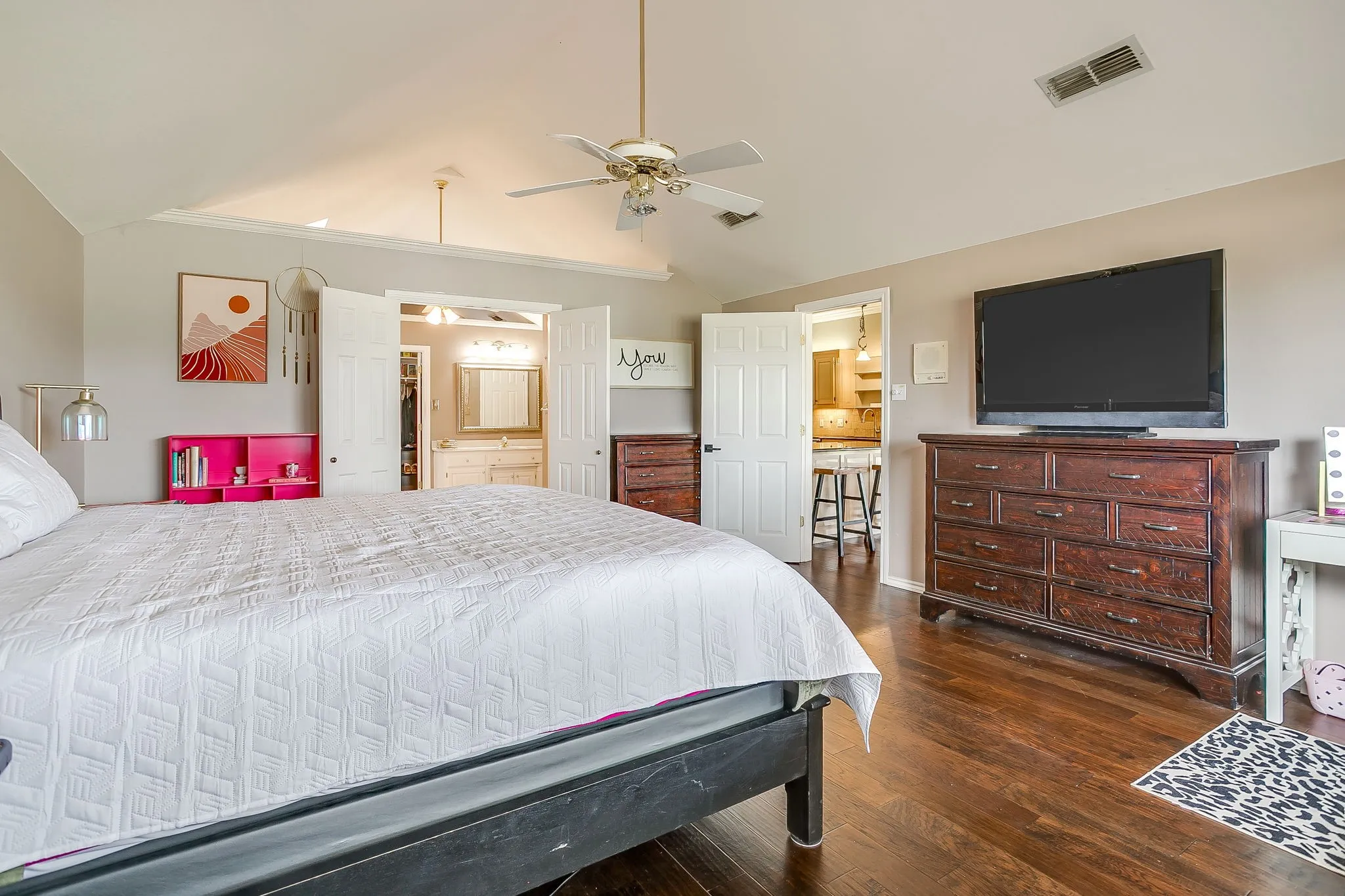 Single Family Residence For Sale in Hood County , 8810 Bellechase Road, Granbury, Texas 76049, 3 Bedroom, 2 Bathroom, 2 Garage spaces, 2,248 Sqft, built in 1993, mls#21371562, Real Estate Agent in Granbury, Homes For Sale in Hood county, Homes For Sale in Granbury, Realtor in Granbury Texas, Real Estate Brokerage Independent Realty Texas, Luminita Cordes Realtor