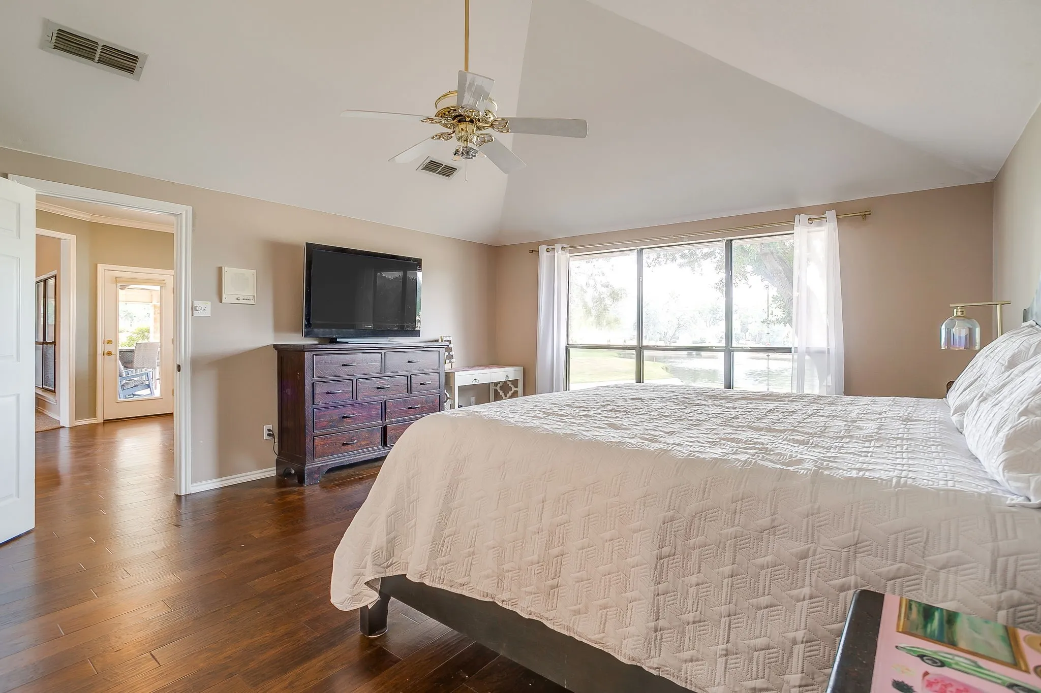 Single Family Residence For Sale in Hood County , 8810 Bellechase Road, Granbury, Texas 76049, 3 Bedroom, 2 Bathroom, 2 Garage spaces, 2,248 Sqft, built in 1993, mls#21371562, Real Estate Agent in Granbury, Homes For Sale in Hood county, Homes For Sale in Granbury, Realtor in Granbury Texas, Real Estate Brokerage Independent Realty Texas, Luminita Cordes Realtor