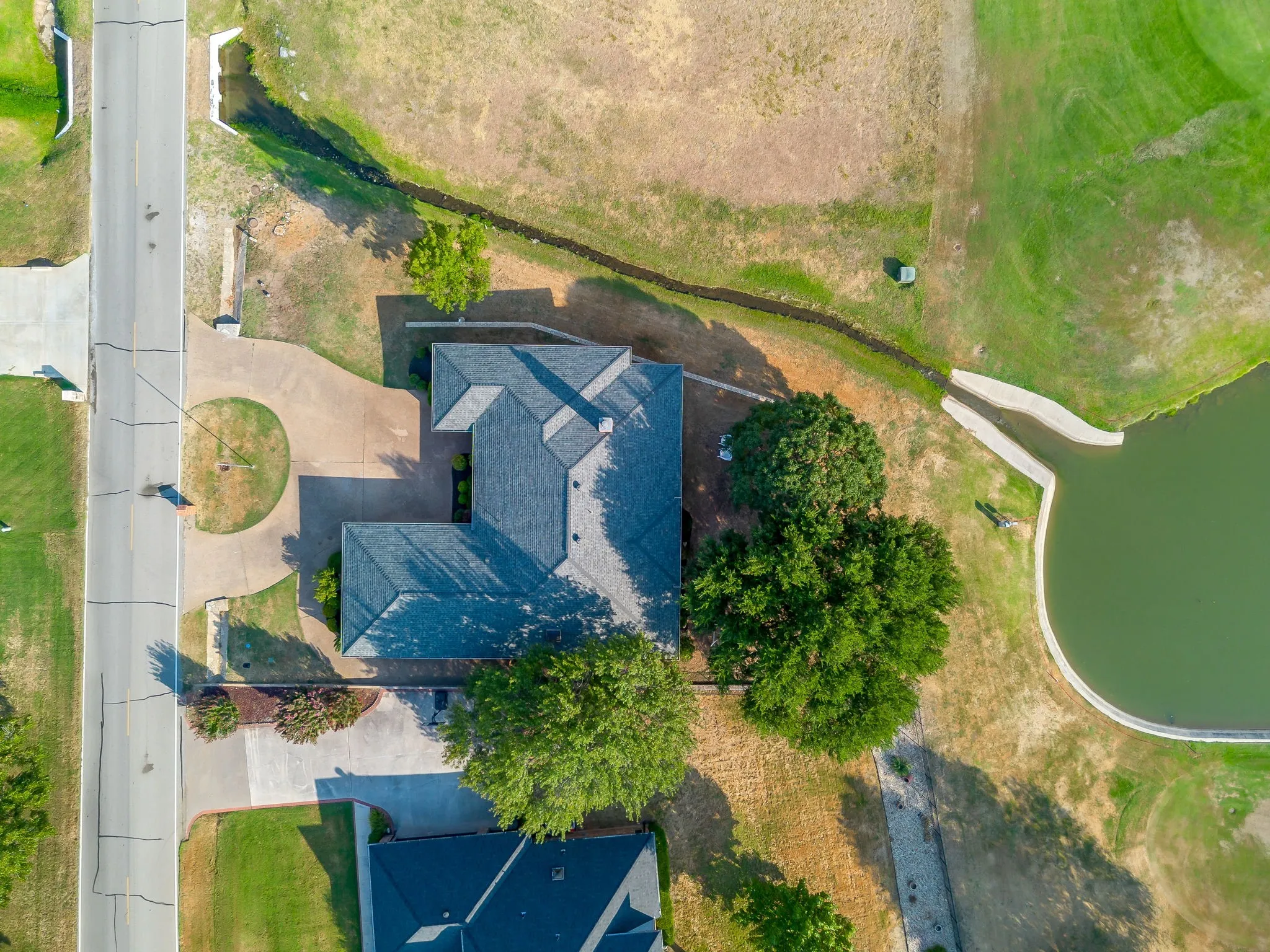 Single Family Residence For Sale in Hood County , 8810 Bellechase Road, Granbury, Texas 76049, 3 Bedroom, 2 Bathroom, 2 Garage spaces, 2,248 Sqft, built in 1993, mls#21371562, Real Estate Agent in Granbury, Homes For Sale in Hood county, Homes For Sale in Granbury, Realtor in Granbury Texas, Real Estate Brokerage Independent Realty Texas, Luminita Cordes Realtor