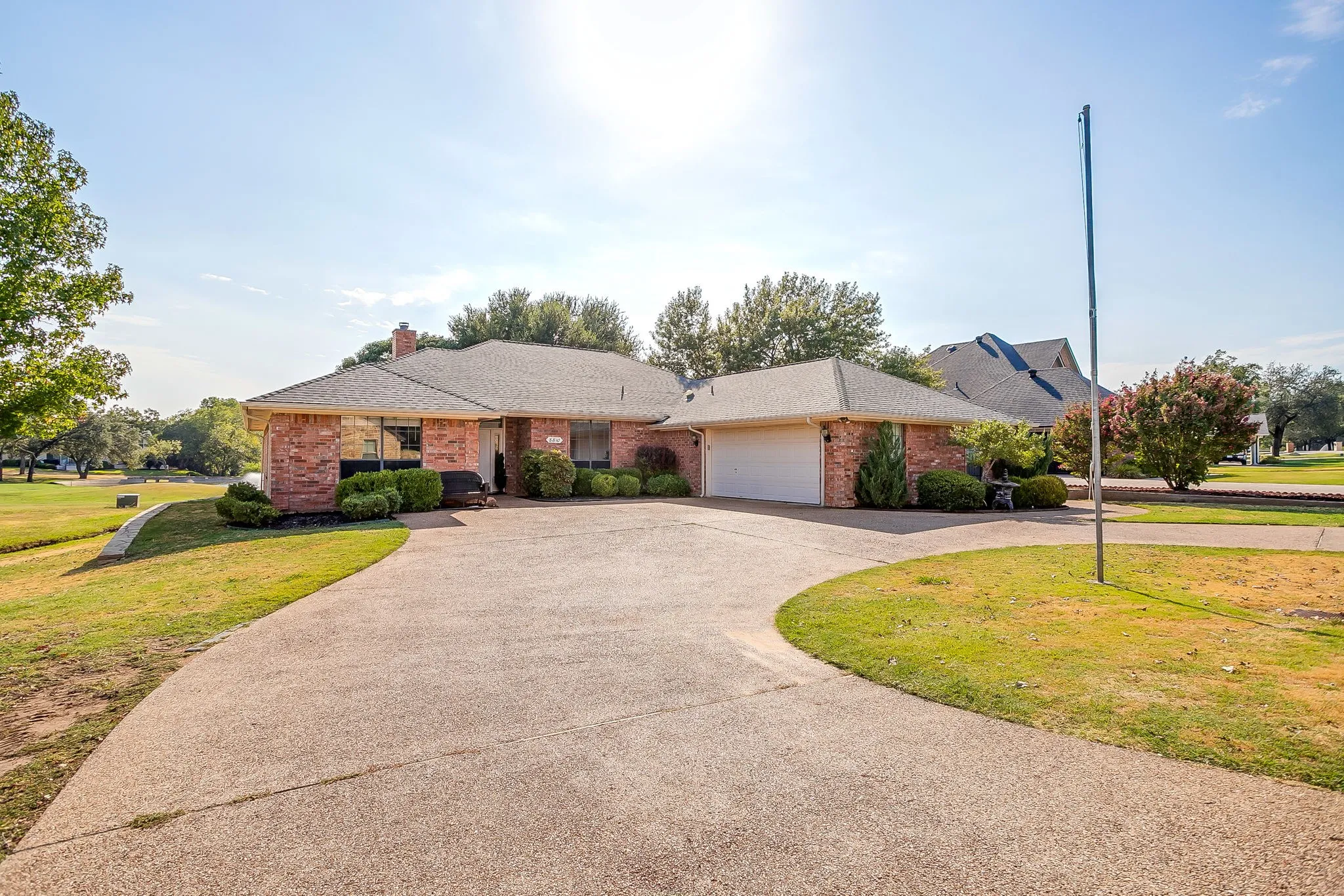 Single Family Residence For Sale in Hood County , 8810 Bellechase Road, Granbury, Texas 76049, 3 Bedroom, 2 Bathroom, 2 Garage spaces, 2,248 Sqft, built in 1993, mls#21371562, Real Estate Agent in Granbury, Homes For Sale in Hood county, Homes For Sale in Granbury, Realtor in Granbury Texas, Real Estate Brokerage Independent Realty Texas, Luminita Cordes Realtor