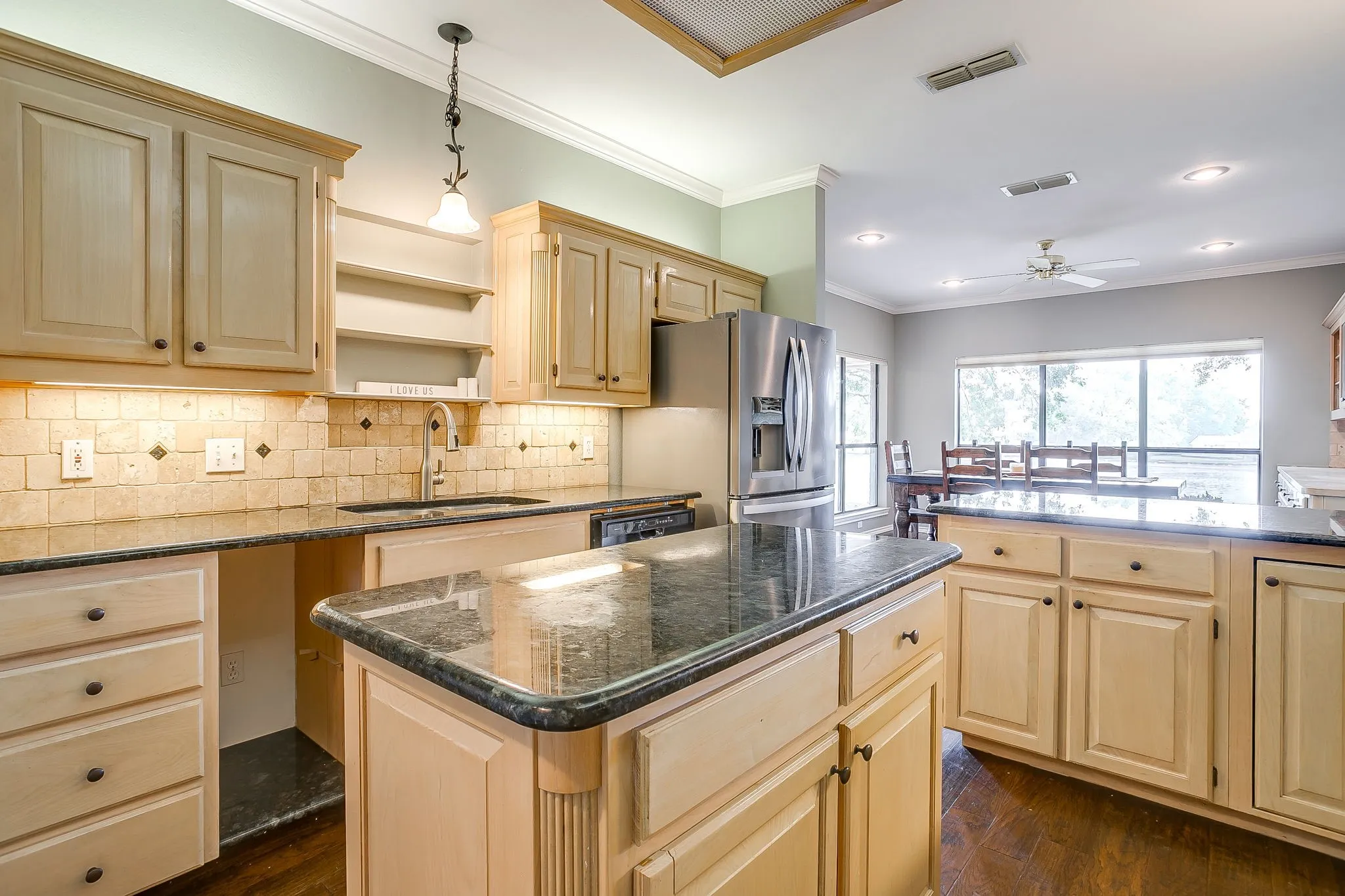 Single Family Residence For Sale in Hood County , 8810 Bellechase Road, Granbury, Texas 76049, 3 Bedroom, 2 Bathroom, 2 Garage spaces, 2,248 Sqft, built in 1993, mls#21371562, Real Estate Agent in Granbury, Homes For Sale in Hood county, Homes For Sale in Granbury, Realtor in Granbury Texas, Real Estate Brokerage Independent Realty Texas, Luminita Cordes Realtor