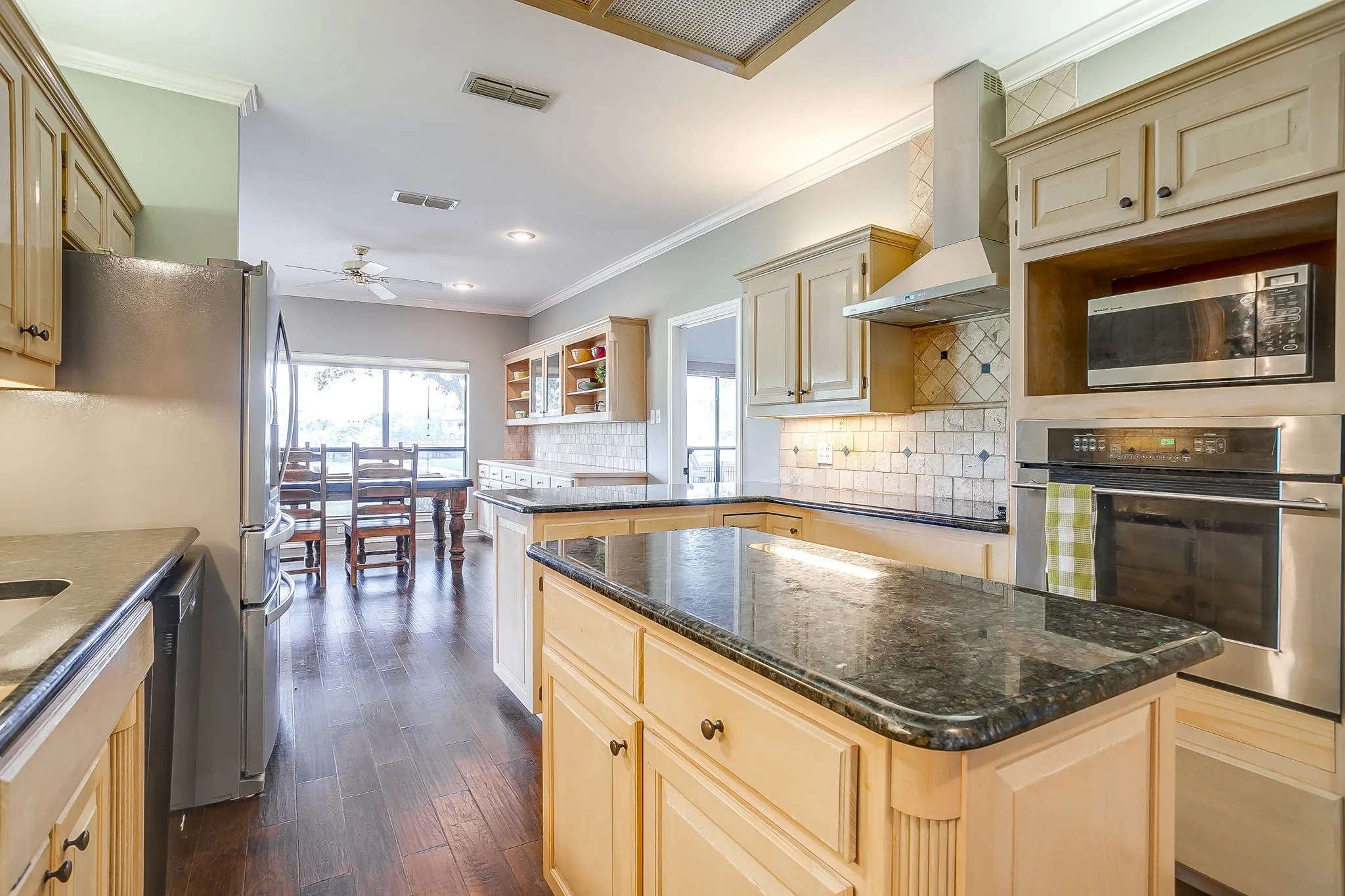 Single Family Residence For Sale in Hood County , 8810 Bellechase Road, Granbury, Texas 76049, 3 Bedroom, 2 Bathroom, 2 Garage spaces, 2,248 Sqft, built in 1993, mls#21371562, Real Estate Agent in Granbury, Homes For Sale in Hood county, Homes For Sale in Granbury, Realtor in Granbury Texas, Real Estate Brokerage Independent Realty Texas, Luminita Cordes Realtor