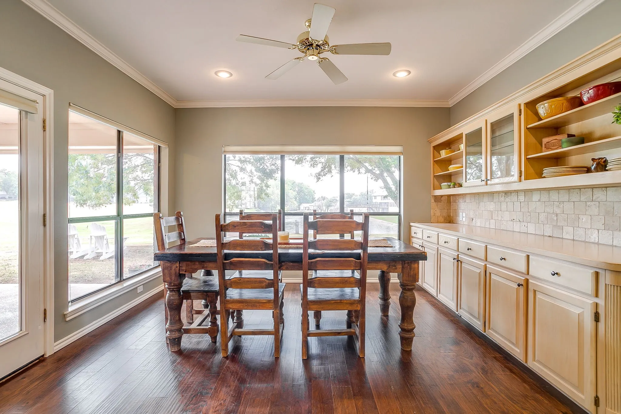 Single Family Residence For Sale in Hood County , 8810 Bellechase Road, Granbury, Texas 76049, 3 Bedroom, 2 Bathroom, 2 Garage spaces, 2,248 Sqft, built in 1993, mls#21371562, Real Estate Agent in Granbury, Homes For Sale in Hood county, Homes For Sale in Granbury, Realtor in Granbury Texas, Real Estate Brokerage Independent Realty Texas, Luminita Cordes Realtor