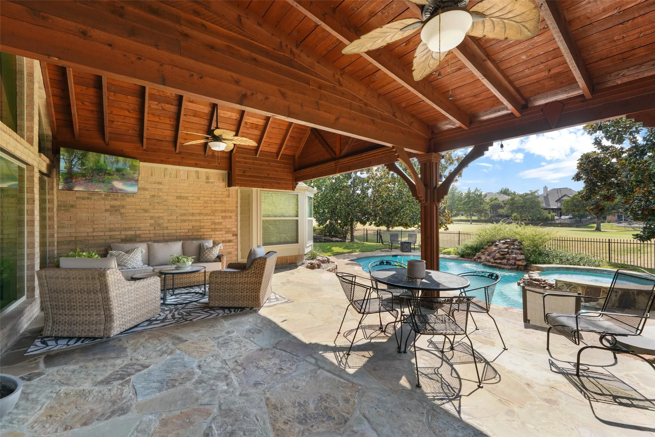 Single Family Residence For Sale in Rockwall County , 1530 Fairlakes Pointe Drive, Rockwall, Texas 75087, 5 Bedroom, 4 Bathroom, 3 Garage spaces, 3,415 Sqft, built in 1999, mls#21371232, Real Estate Agent in Rockwall, Homes For Sale in Rockwall county, Homes For Sale in Rockwall, Realtor in Rockwall Texas, Real Estate Brokerage Independent Realty Texas, Luminita Cordes Realtor