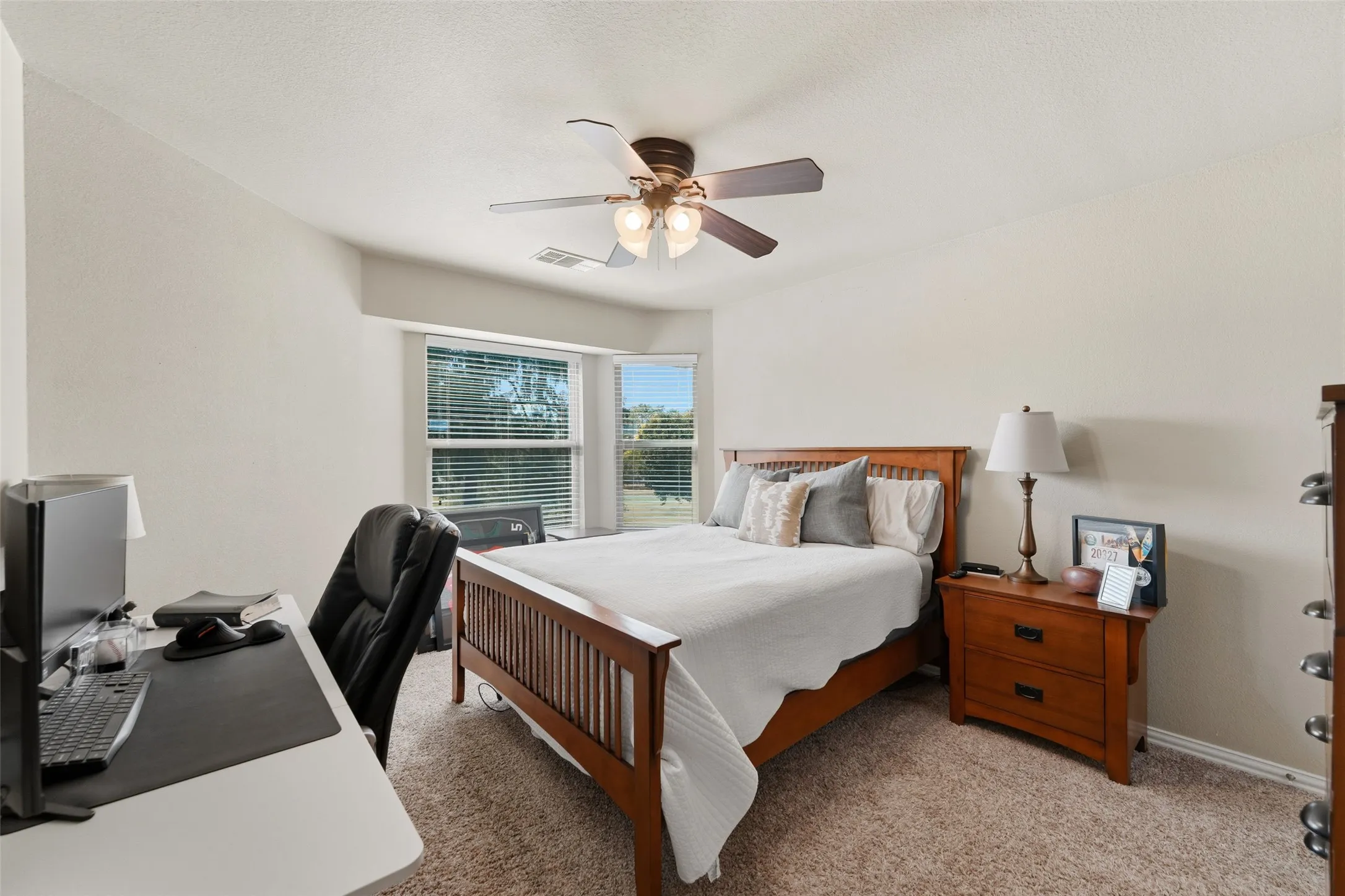 Single Family Residence For Sale in Rockwall County , 1530 Fairlakes Pointe Drive, Rockwall, Texas 75087, 5 Bedroom, 4 Bathroom, 3 Garage spaces, 3,415 Sqft, built in 1999, mls#21371232, Real Estate Agent in Rockwall, Homes For Sale in Rockwall county, Homes For Sale in Rockwall, Realtor in Rockwall Texas, Real Estate Brokerage Independent Realty Texas, Luminita Cordes Realtor