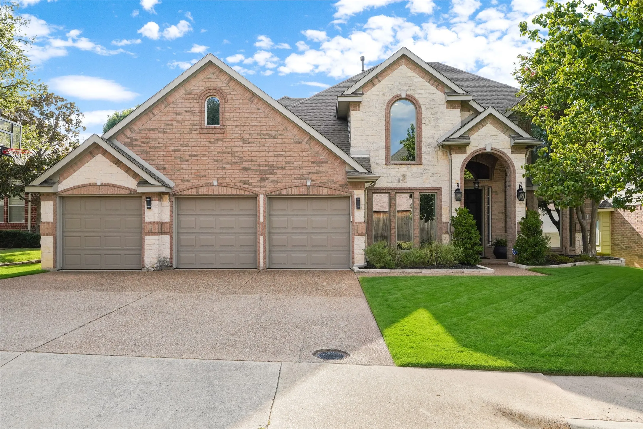 Single Family Residence For Sale in Rockwall County , 1530 Fairlakes Pointe Drive, Rockwall, Texas 75087, 5 Bedroom, 4 Bathroom, 3 Garage spaces, 3,415 Sqft, built in 1999, mls#21371232, Real Estate Agent in Rockwall, Homes For Sale in Rockwall county, Homes For Sale in Rockwall, Realtor in Rockwall Texas, Real Estate Brokerage Independent Realty Texas, Luminita Cordes Realtor