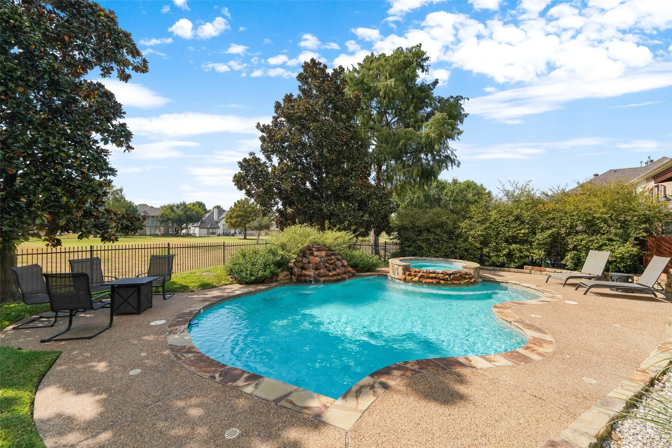 Single Family Residence For Sale in Rockwall County , 1530 Fairlakes Pointe Drive, Rockwall, Texas 75087, 5 Bedroom, 4 Bathroom, 3 Garage spaces, 3,415 Sqft, built in 1999, mls#21371232, Real Estate Agent in Rockwall, Homes For Sale in Rockwall county, Homes For Sale in Rockwall, Realtor in Rockwall Texas, Real Estate Brokerage Independent Realty Texas, Luminita Cordes Realtor