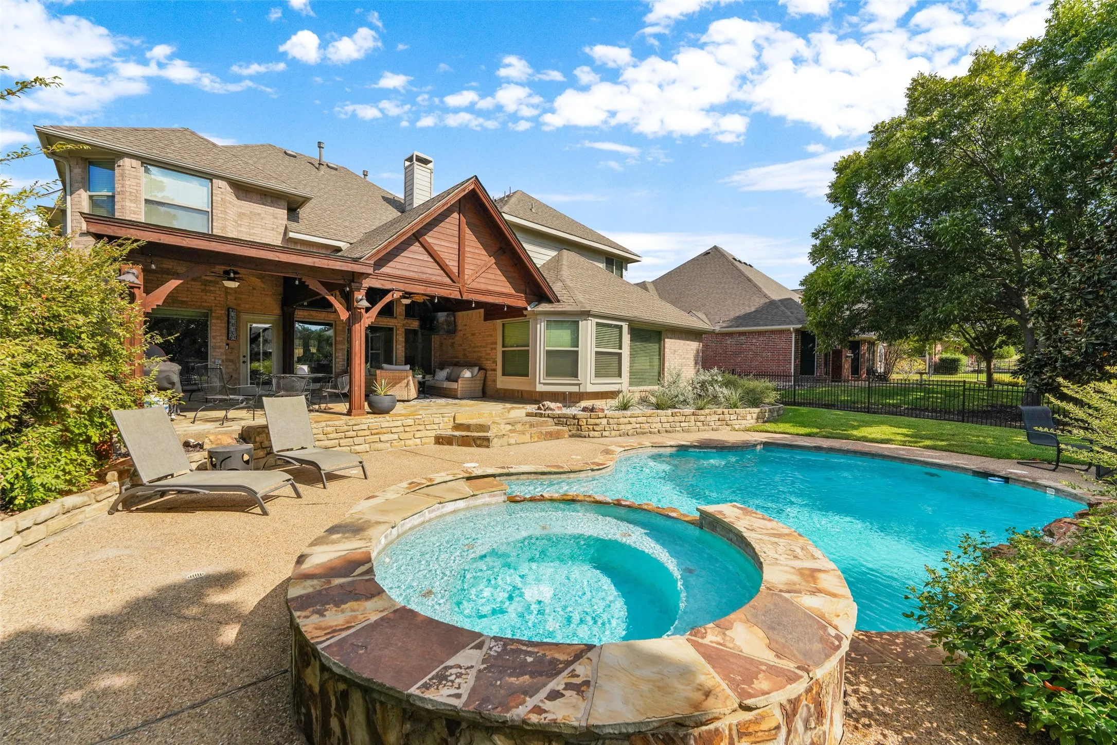 Single Family Residence For Sale in Rockwall County , 1530 Fairlakes Pointe Drive, Rockwall, Texas 75087, 5 Bedroom, 4 Bathroom, 3 Garage spaces, 3,415 Sqft, built in 1999, mls#21371232, Real Estate Agent in Rockwall, Homes For Sale in Rockwall county, Homes For Sale in Rockwall, Realtor in Rockwall Texas, Real Estate Brokerage Independent Realty Texas, Luminita Cordes Realtor