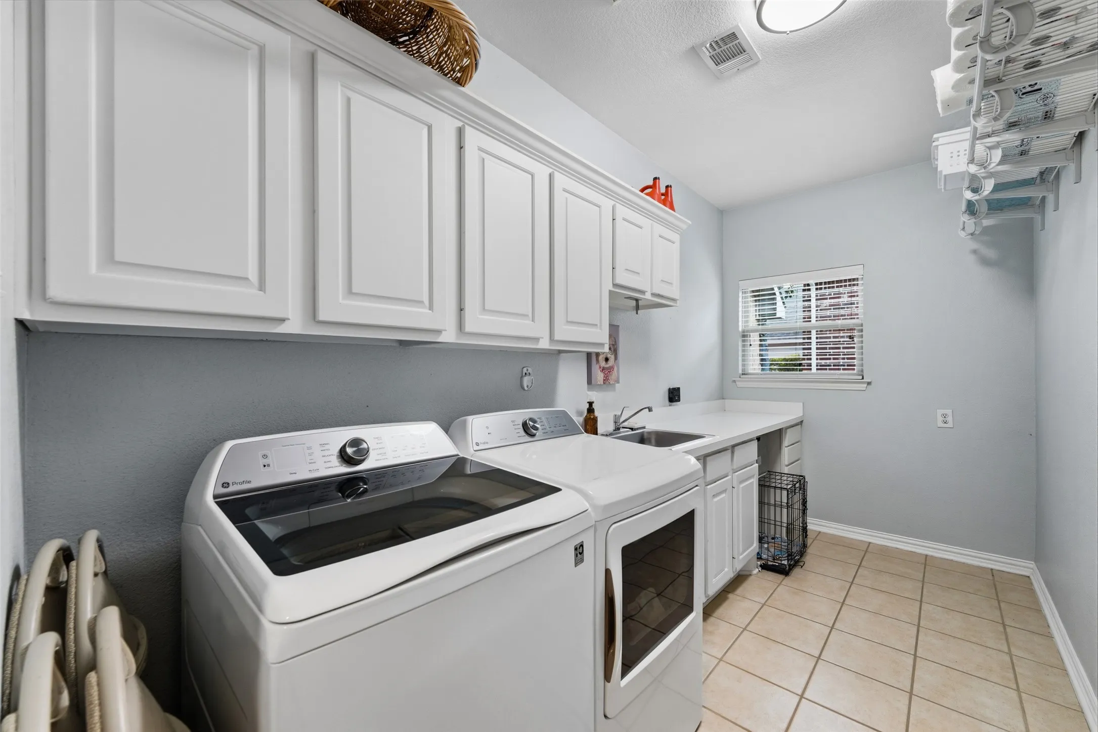 Single Family Residence For Sale in Rockwall County , 1530 Fairlakes Pointe Drive, Rockwall, Texas 75087, 5 Bedroom, 4 Bathroom, 3 Garage spaces, 3,415 Sqft, built in 1999, mls#21371232, Real Estate Agent in Rockwall, Homes For Sale in Rockwall county, Homes For Sale in Rockwall, Realtor in Rockwall Texas, Real Estate Brokerage Independent Realty Texas, Luminita Cordes Realtor