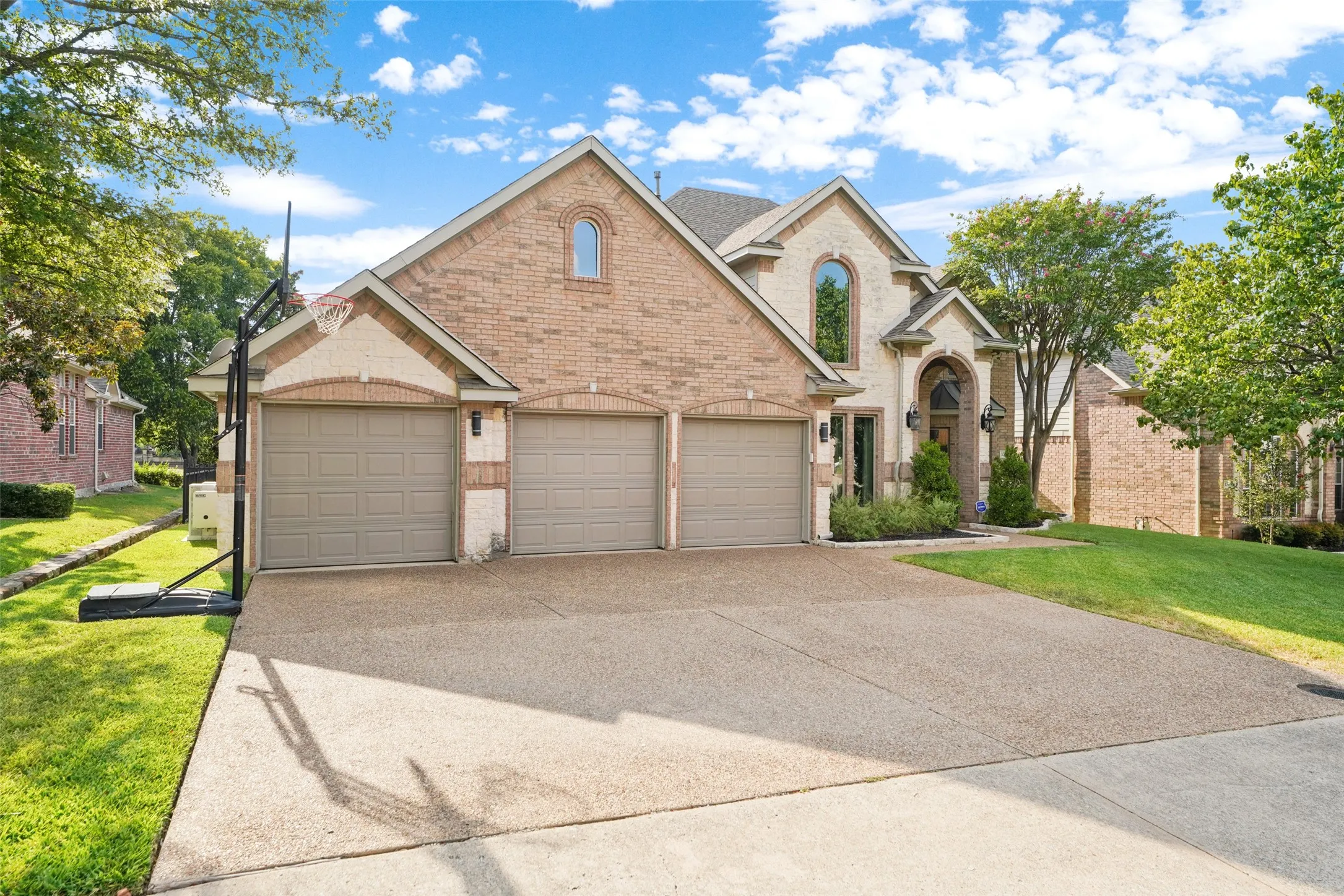 Single Family Residence For Sale in Rockwall County , 1530 Fairlakes Pointe Drive, Rockwall, Texas 75087, 5 Bedroom, 4 Bathroom, 3 Garage spaces, 3,415 Sqft, built in 1999, mls#21371232, Real Estate Agent in Rockwall, Homes For Sale in Rockwall county, Homes For Sale in Rockwall, Realtor in Rockwall Texas, Real Estate Brokerage Independent Realty Texas, Luminita Cordes Realtor