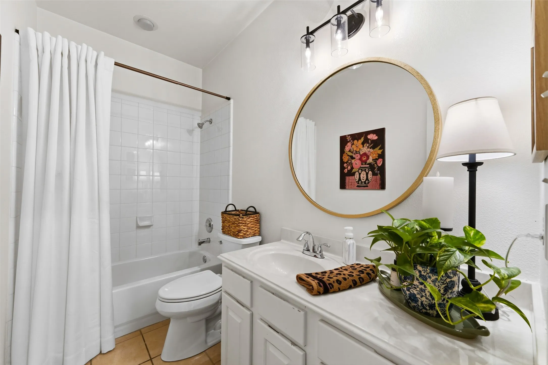 Single Family Residence For Sale in Rockwall County , 1530 Fairlakes Pointe Drive, Rockwall, Texas 75087, 5 Bedroom, 4 Bathroom, 3 Garage spaces, 3,415 Sqft, built in 1999, mls#21371232, Real Estate Agent in Rockwall, Homes For Sale in Rockwall county, Homes For Sale in Rockwall, Realtor in Rockwall Texas, Real Estate Brokerage Independent Realty Texas, Luminita Cordes Realtor