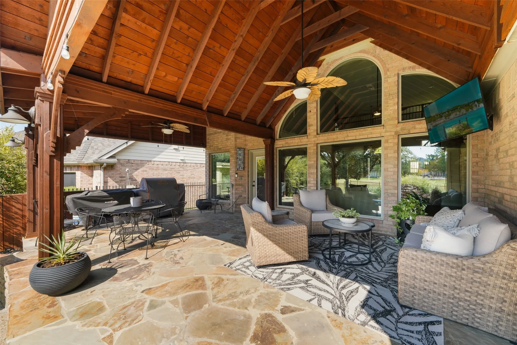Single Family Residence For Sale in Rockwall County , 1530 Fairlakes Pointe Drive, Rockwall, Texas 75087, 5 Bedroom, 4 Bathroom, 3 Garage spaces, 3,415 Sqft, built in 1999, mls#21371232, Real Estate Agent in Rockwall, Homes For Sale in Rockwall county, Homes For Sale in Rockwall, Realtor in Rockwall Texas, Real Estate Brokerage Independent Realty Texas, Luminita Cordes Realtor