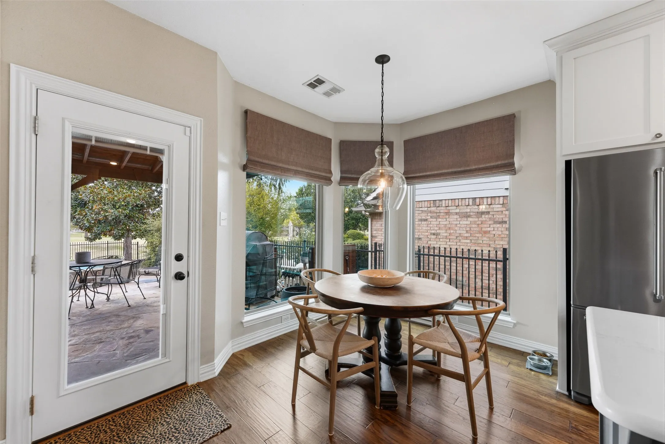 Single Family Residence For Sale in Rockwall County , 1530 Fairlakes Pointe Drive, Rockwall, Texas 75087, 5 Bedroom, 4 Bathroom, 3 Garage spaces, 3,415 Sqft, built in 1999, mls#21371232, Real Estate Agent in Rockwall, Homes For Sale in Rockwall county, Homes For Sale in Rockwall, Realtor in Rockwall Texas, Real Estate Brokerage Independent Realty Texas, Luminita Cordes Realtor