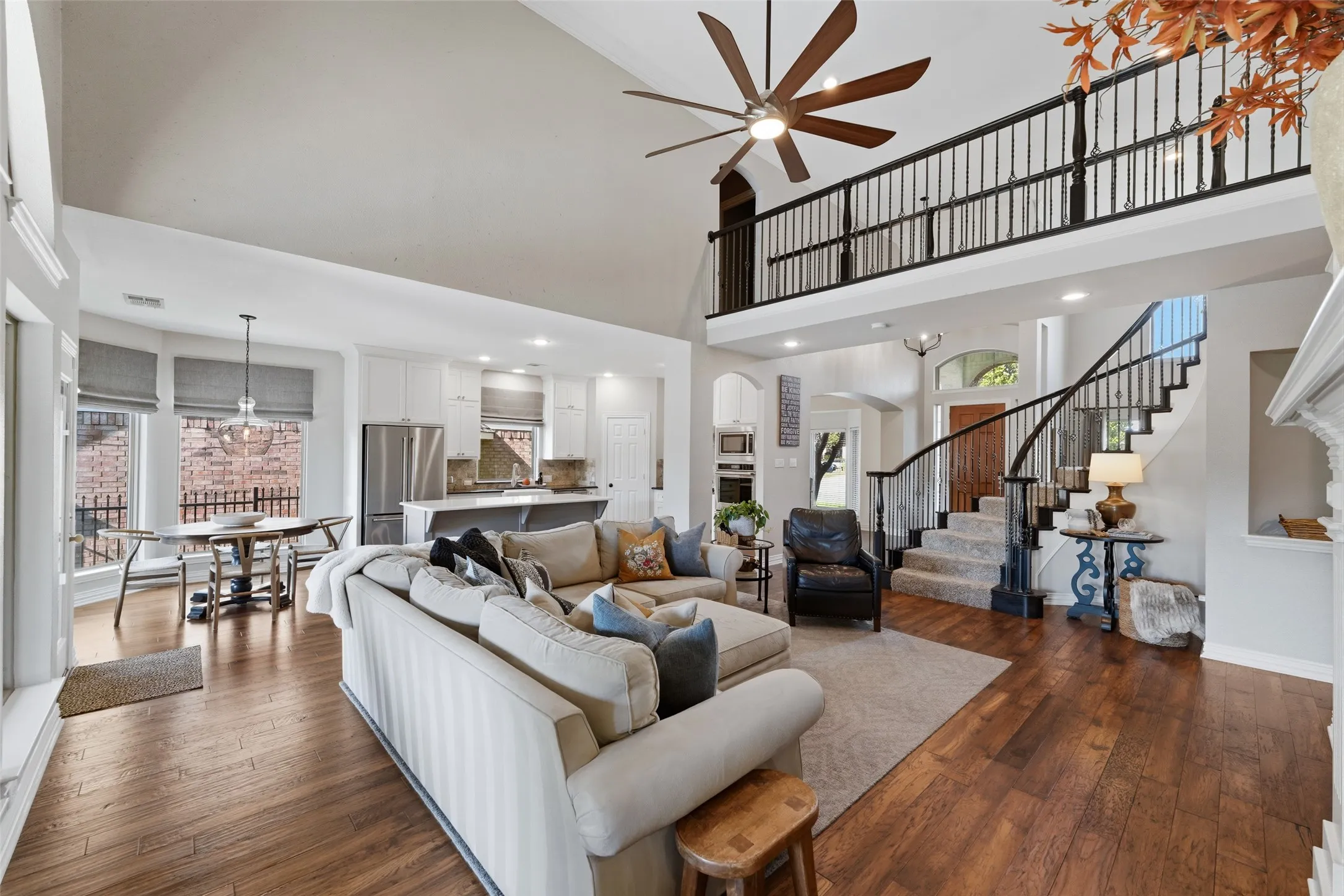 Single Family Residence For Sale in Rockwall County , 1530 Fairlakes Pointe Drive, Rockwall, Texas 75087, 5 Bedroom, 4 Bathroom, 3 Garage spaces, 3,415 Sqft, built in 1999, mls#21371232, Real Estate Agent in Rockwall, Homes For Sale in Rockwall county, Homes For Sale in Rockwall, Realtor in Rockwall Texas, Real Estate Brokerage Independent Realty Texas, Luminita Cordes Realtor
