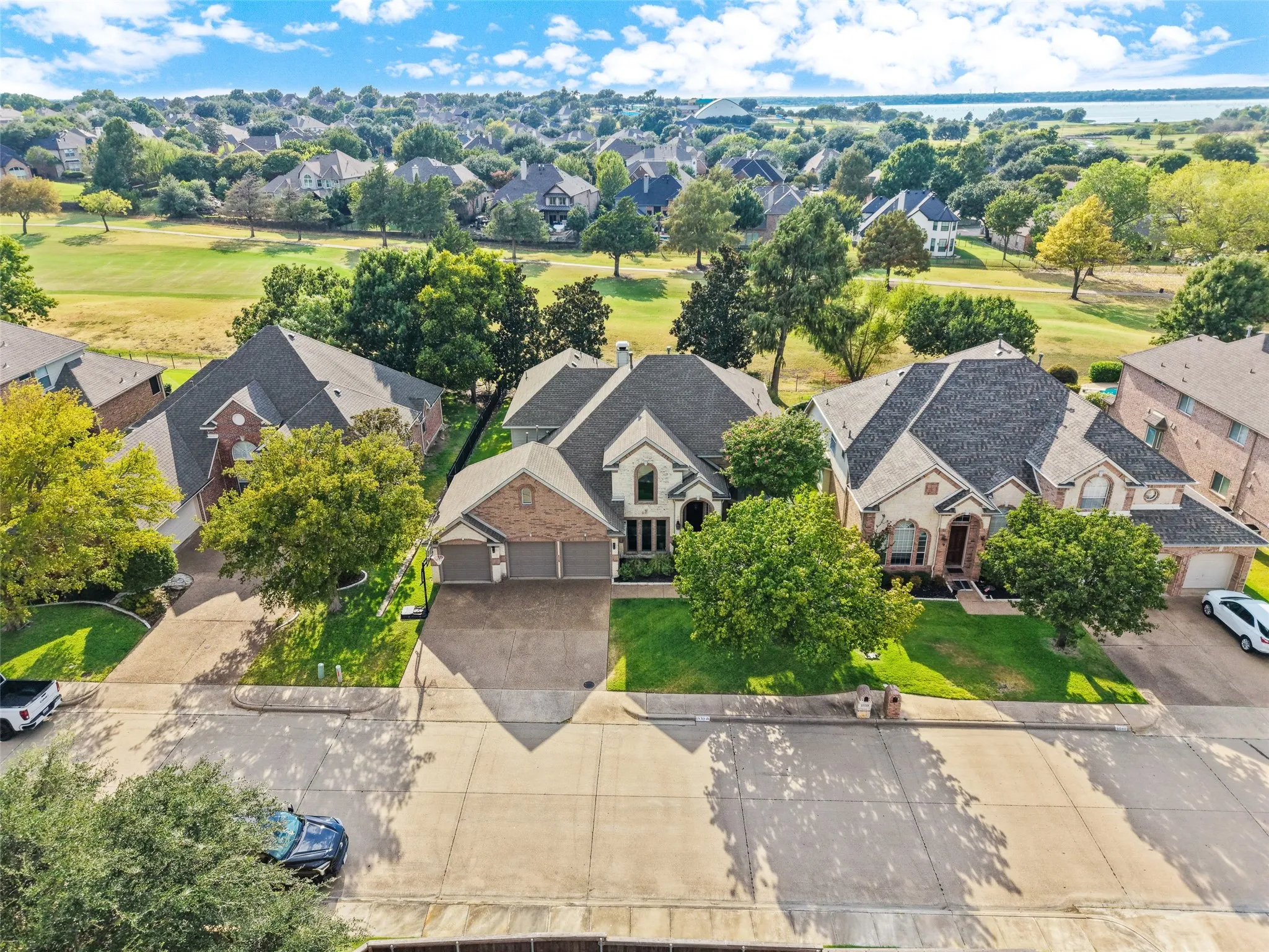 Single Family Residence For Sale in Rockwall County , 1530 Fairlakes Pointe Drive, Rockwall, Texas 75087, 5 Bedroom, 4 Bathroom, 3 Garage spaces, 3,415 Sqft, built in 1999, mls#21371232, Real Estate Agent in Rockwall, Homes For Sale in Rockwall county, Homes For Sale in Rockwall, Realtor in Rockwall Texas, Real Estate Brokerage Independent Realty Texas, Luminita Cordes Realtor