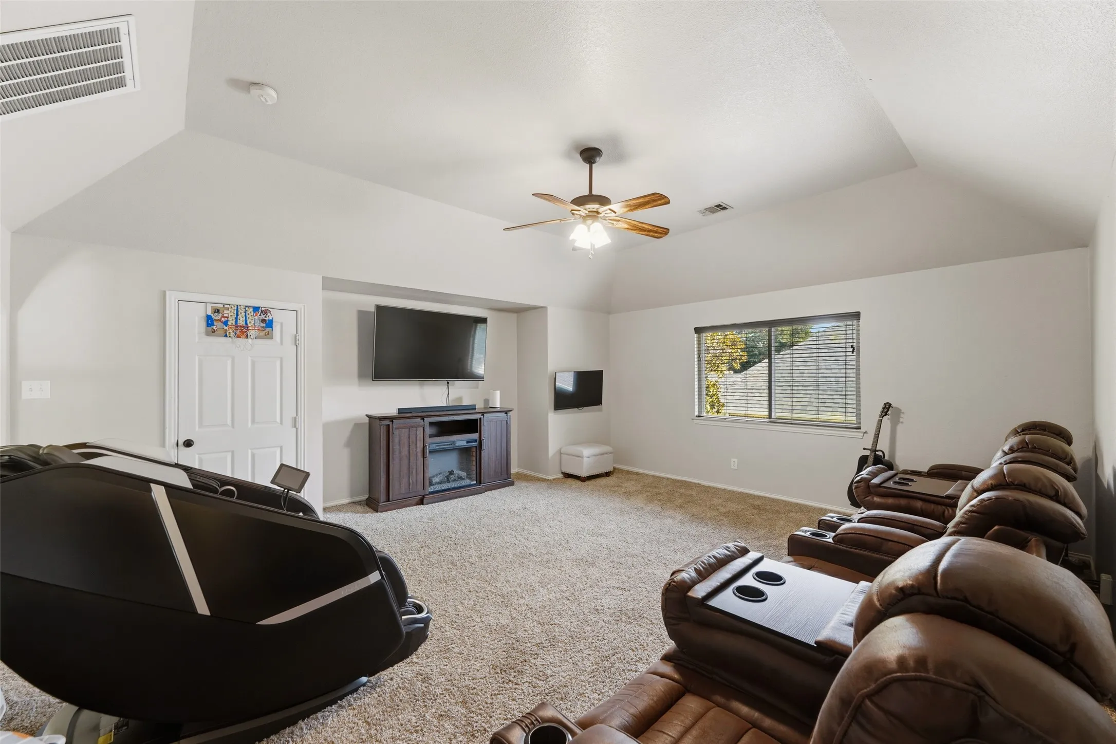 Single Family Residence For Sale in Rockwall County , 1530 Fairlakes Pointe Drive, Rockwall, Texas 75087, 5 Bedroom, 4 Bathroom, 3 Garage spaces, 3,415 Sqft, built in 1999, mls#21371232, Real Estate Agent in Rockwall, Homes For Sale in Rockwall county, Homes For Sale in Rockwall, Realtor in Rockwall Texas, Real Estate Brokerage Independent Realty Texas, Luminita Cordes Realtor