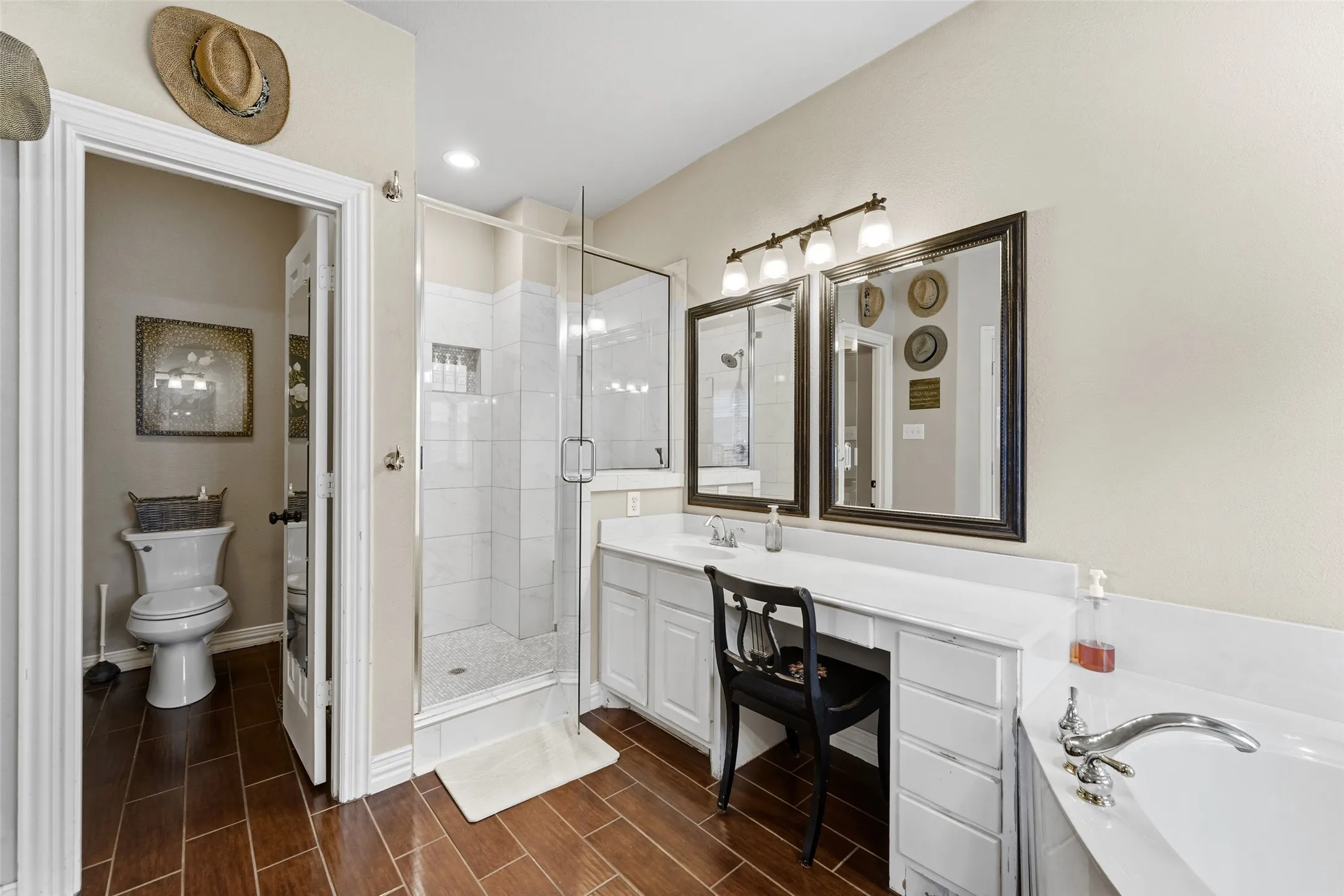 Single Family Residence For Sale in Rockwall County , 1530 Fairlakes Pointe Drive, Rockwall, Texas 75087, 5 Bedroom, 4 Bathroom, 3 Garage spaces, 3,415 Sqft, built in 1999, mls#21371232, Real Estate Agent in Rockwall, Homes For Sale in Rockwall county, Homes For Sale in Rockwall, Realtor in Rockwall Texas, Real Estate Brokerage Independent Realty Texas, Luminita Cordes Realtor