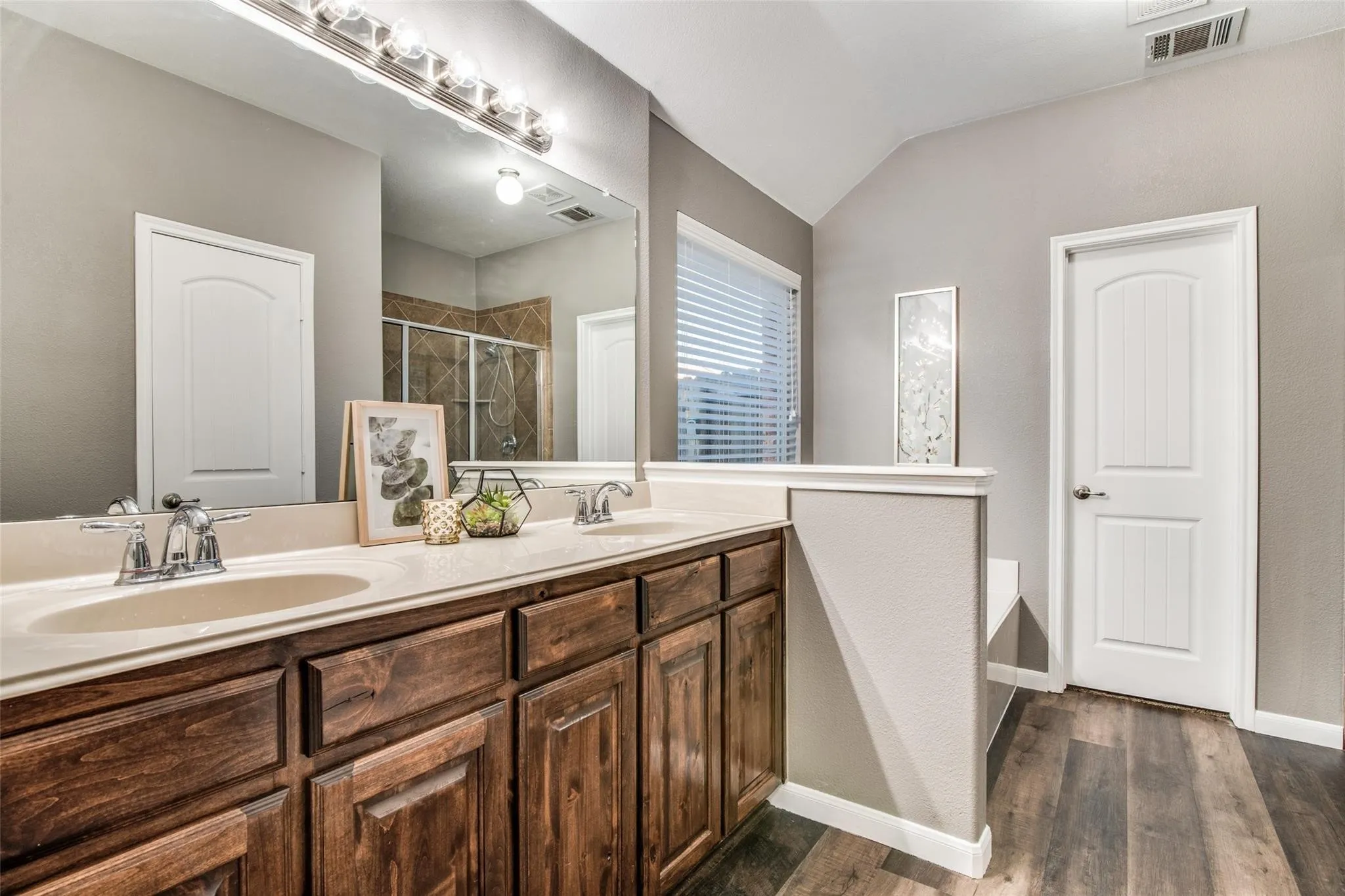 Single Family Residence For Sale in Kaufman County , 2017 Childress Drive, Forney, Texas 75126, 3 Bedroom, 2 Bathroom, 2 Garage spaces, 1,930 Sqft, built in 2011, mls#21370568, Real Estate Agent in Forney, Homes For Sale in Kaufman county, Homes For Sale in Forney, Realtor in Forney Texas, Real Estate Brokerage Independent Realty Texas, Luminita Cordes Realtor