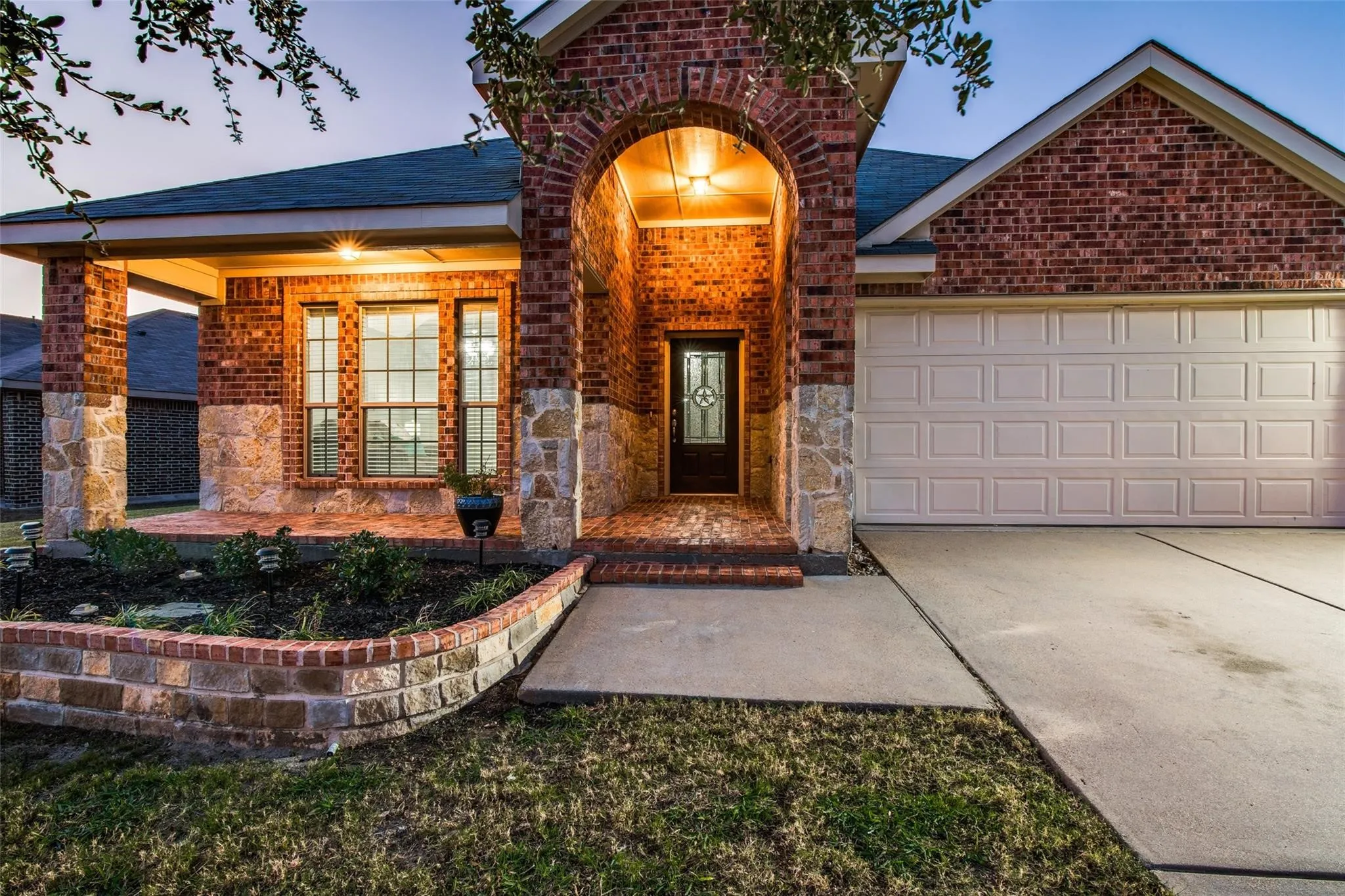 Single Family Residence For Sale in Kaufman County , 2017 Childress Drive, Forney, Texas 75126, 3 Bedroom, 2 Bathroom, 2 Garage spaces, 1,930 Sqft, built in 2011, mls#21370568, Real Estate Agent in Forney, Homes For Sale in Kaufman county, Homes For Sale in Forney, Realtor in Forney Texas, Real Estate Brokerage Independent Realty Texas, Luminita Cordes Realtor