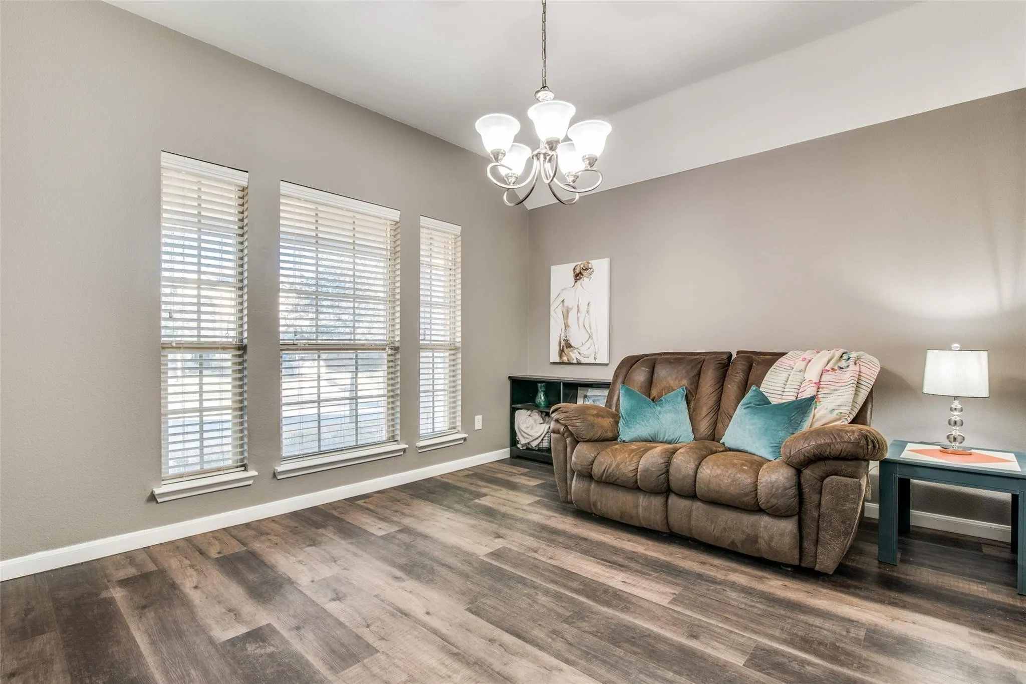 Single Family Residence For Sale in Kaufman County , 2017 Childress Drive, Forney, Texas 75126, 3 Bedroom, 2 Bathroom, 2 Garage spaces, 1,930 Sqft, built in 2011, mls#21370568, Real Estate Agent in Forney, Homes For Sale in Kaufman county, Homes For Sale in Forney, Realtor in Forney Texas, Real Estate Brokerage Independent Realty Texas, Luminita Cordes Realtor