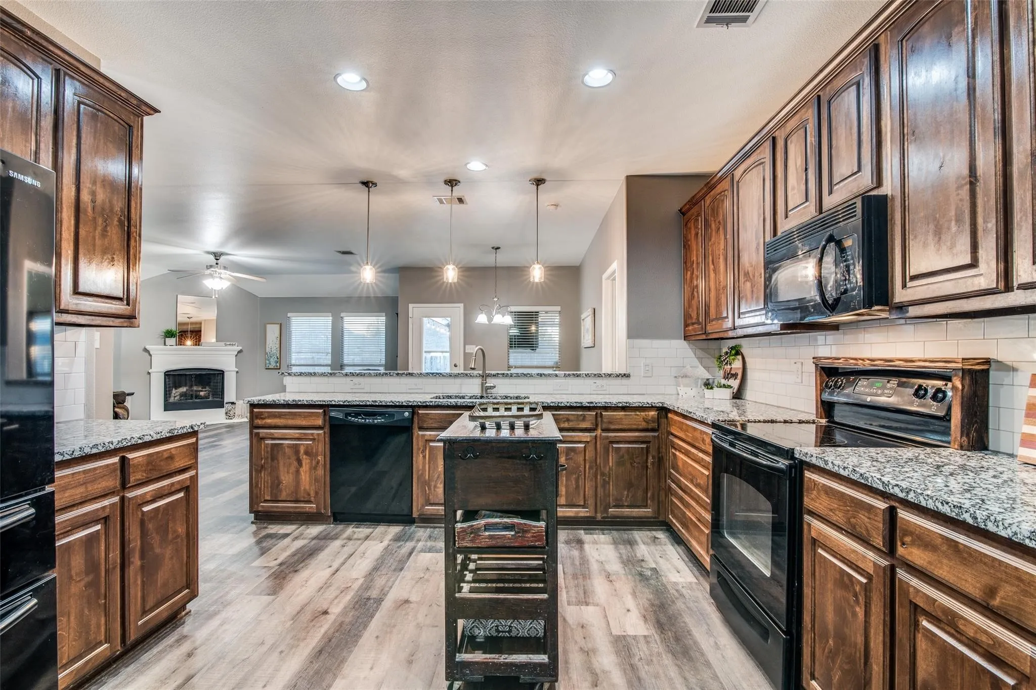 Single Family Residence For Sale in Kaufman County , 2017 Childress Drive, Forney, Texas 75126, 3 Bedroom, 2 Bathroom, 2 Garage spaces, 1,930 Sqft, built in 2011, mls#21370568, Real Estate Agent in Forney, Homes For Sale in Kaufman county, Homes For Sale in Forney, Realtor in Forney Texas, Real Estate Brokerage Independent Realty Texas, Luminita Cordes Realtor