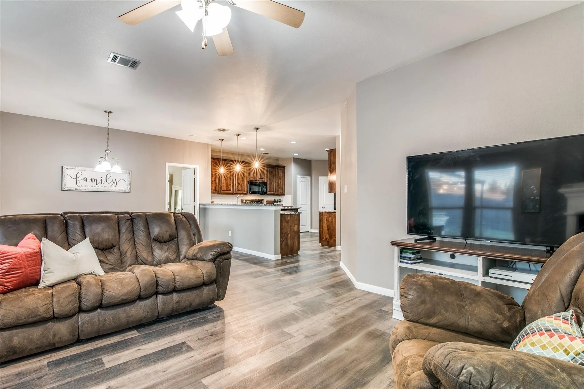 Single Family Residence For Sale in Kaufman County , 2017 Childress Drive, Forney, Texas 75126, 3 Bedroom, 2 Bathroom, 2 Garage spaces, 1,930 Sqft, built in 2011, mls#21370568, Real Estate Agent in Forney, Homes For Sale in Kaufman county, Homes For Sale in Forney, Realtor in Forney Texas, Real Estate Brokerage Independent Realty Texas, Luminita Cordes Realtor