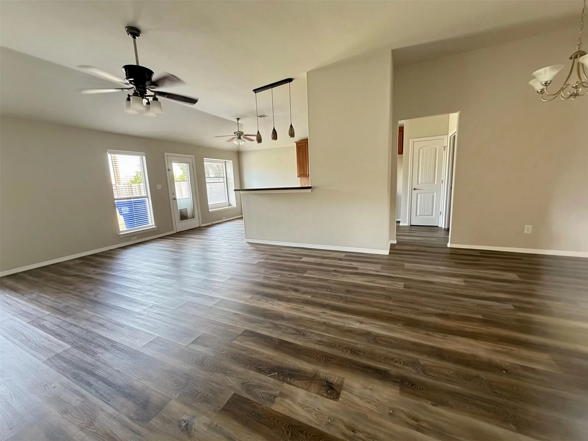 Single Family Residence For Rent in Kaufman County , 128 Starlight Drive, Forney, Texas 75126, 3 Bedroom, 2 Bathroom, 2 Garage spaces, 1,436 Sqft, built in 2007, mls#21371165, Real Estate Agent in Forney, Homes For Rent in Kaufman county, Homes For Rent in Forney, Realtor in Forney Texas, Real Estate Brokerage Independent Realty Texas, Luminita Cordes Realtor