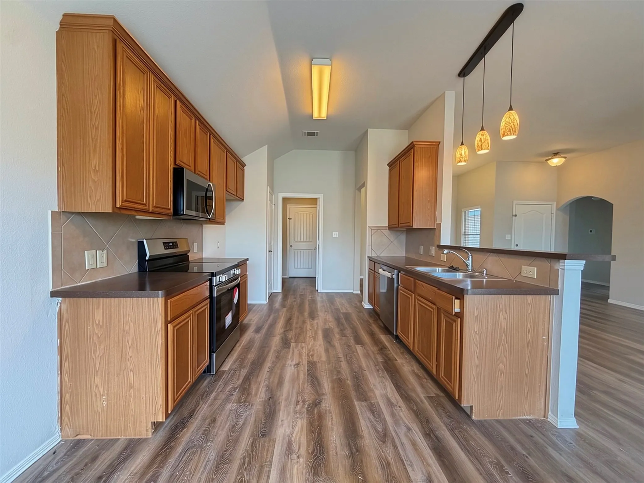 Single Family Residence For Rent in Kaufman County , 128 Starlight Drive, Forney, Texas 75126, 3 Bedroom, 2 Bathroom, 2 Garage spaces, 1,436 Sqft, built in 2007, mls#21371165, Real Estate Agent in Forney, Homes For Rent in Kaufman county, Homes For Rent in Forney, Realtor in Forney Texas, Real Estate Brokerage Independent Realty Texas, Luminita Cordes Realtor