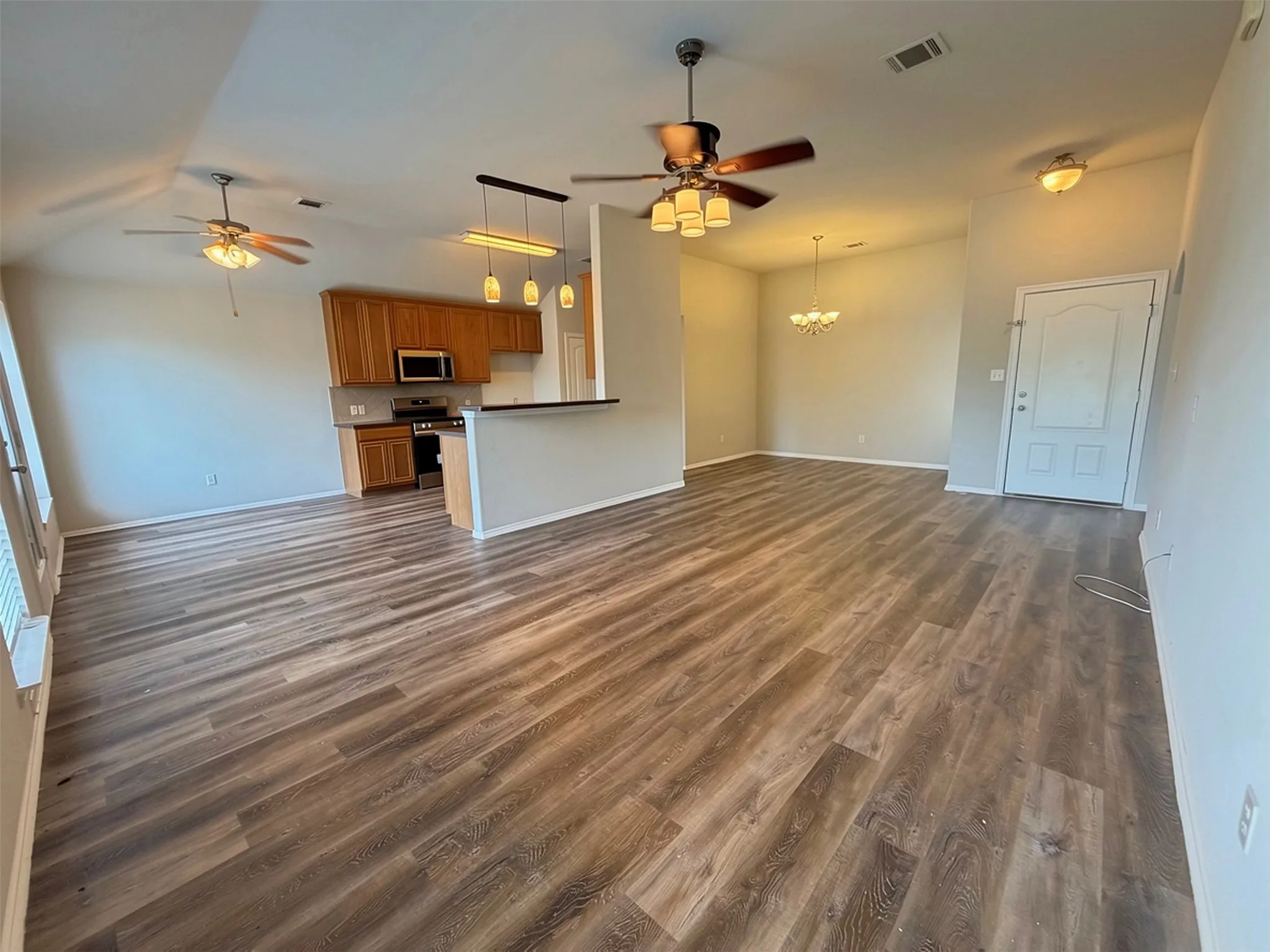 Single Family Residence For Rent in Kaufman County , 128 Starlight Drive, Forney, Texas 75126, 3 Bedroom, 2 Bathroom, 2 Garage spaces, 1,436 Sqft, built in 2007, mls#21371165, Real Estate Agent in Forney, Homes For Rent in Kaufman county, Homes For Rent in Forney, Realtor in Forney Texas, Real Estate Brokerage Independent Realty Texas, Luminita Cordes Realtor